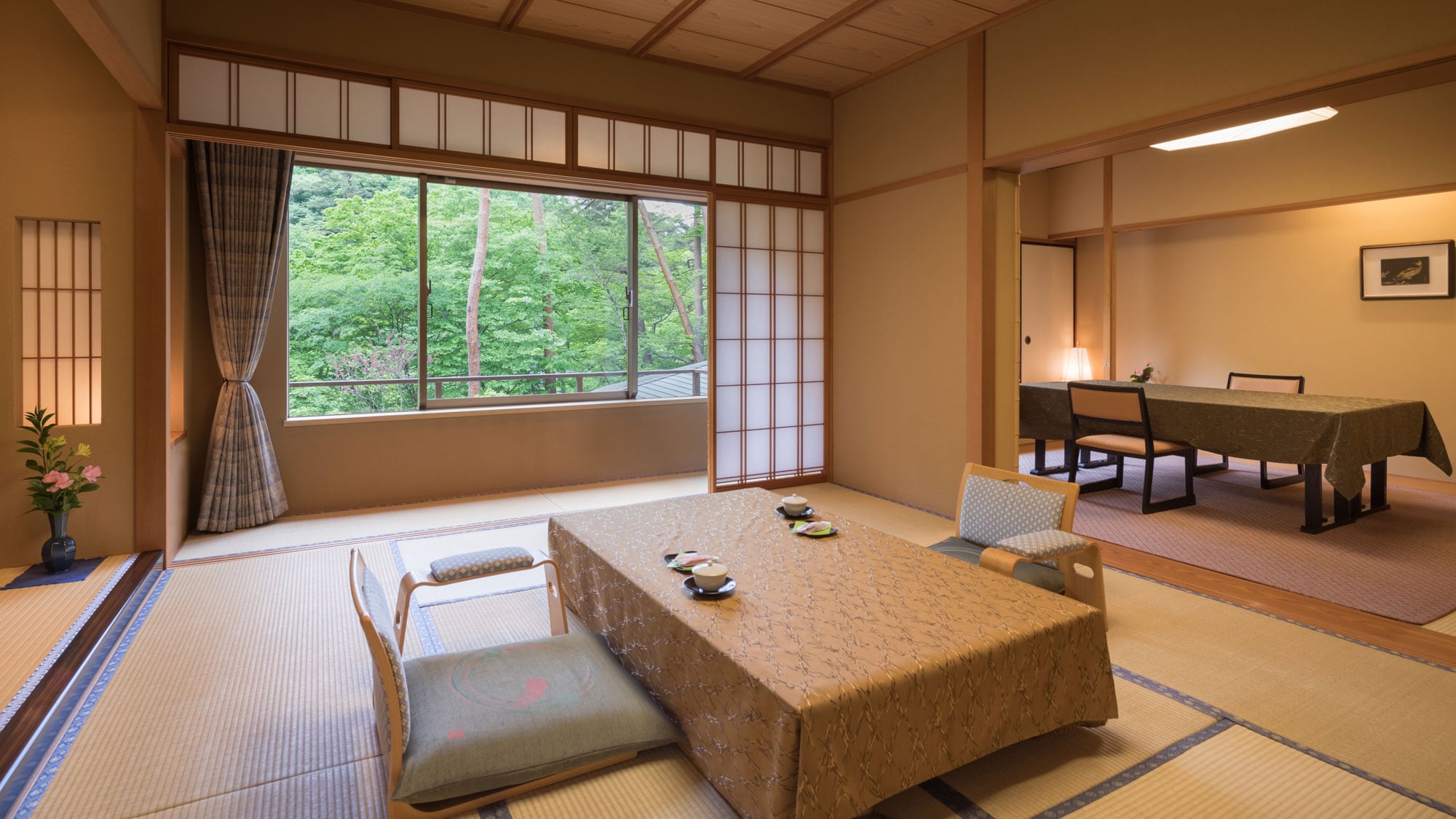 [Japanese-Western style room | 10 tatami mats + 6 tatami mats + Western-style twin room (87m2)]