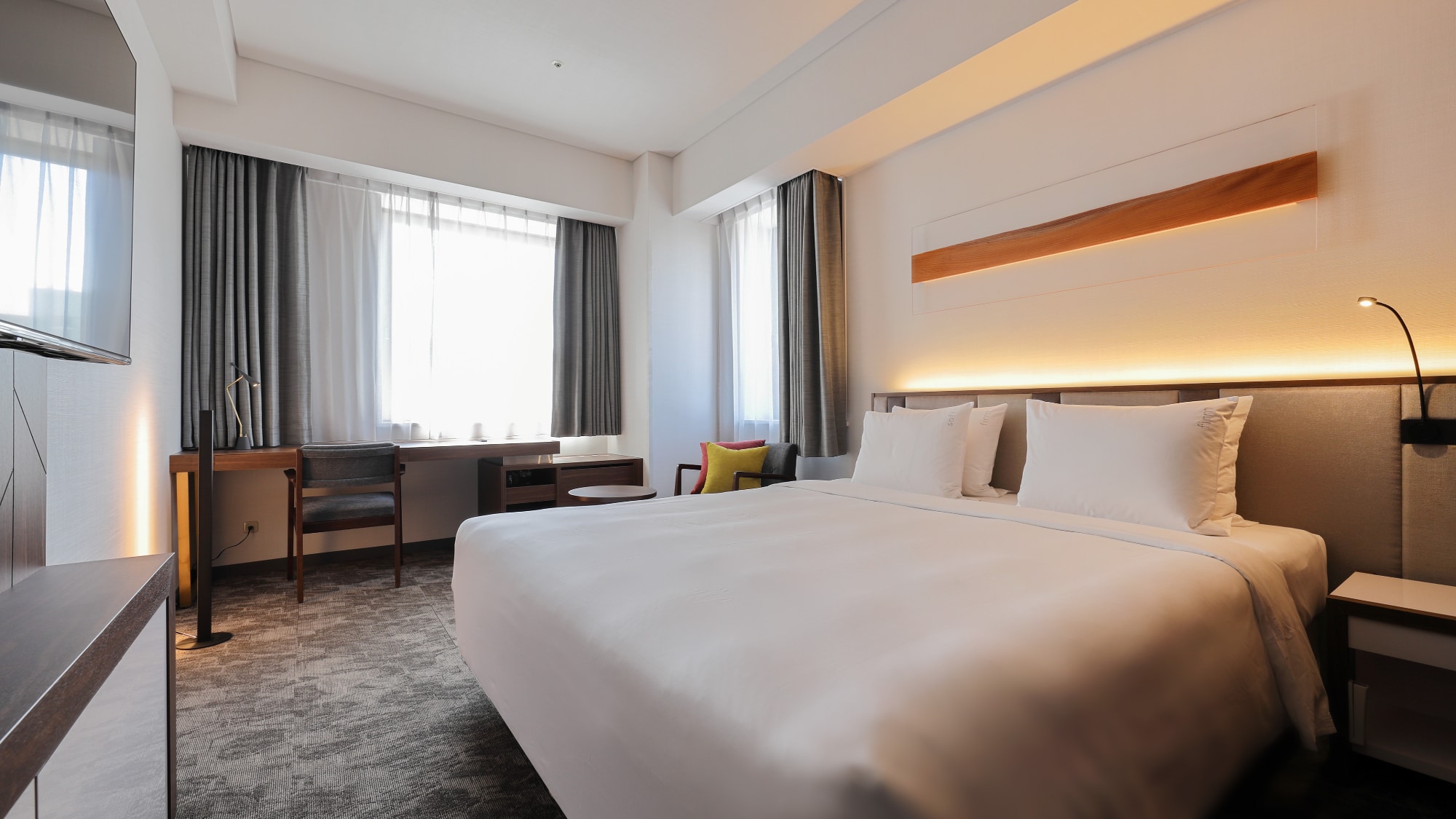 Premium Floor King Room: Room size: 24㎡/Bed: 180cm x 1