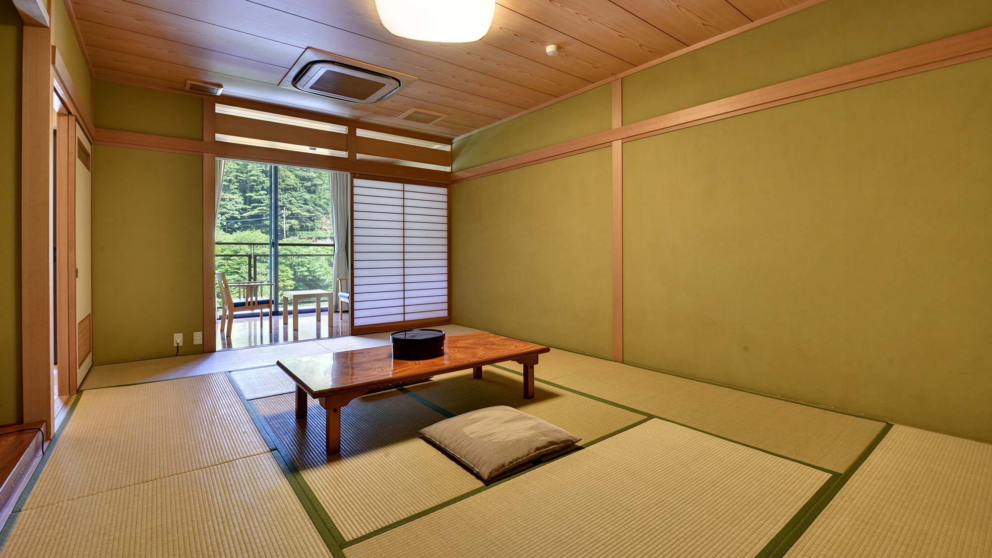 *Guest room with a panoramic bath. Japanese-style room