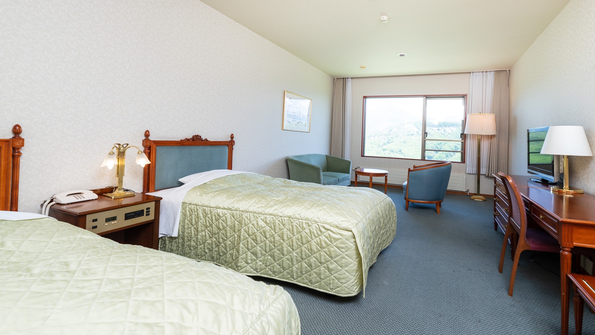 An example of a Western-style standard twin room