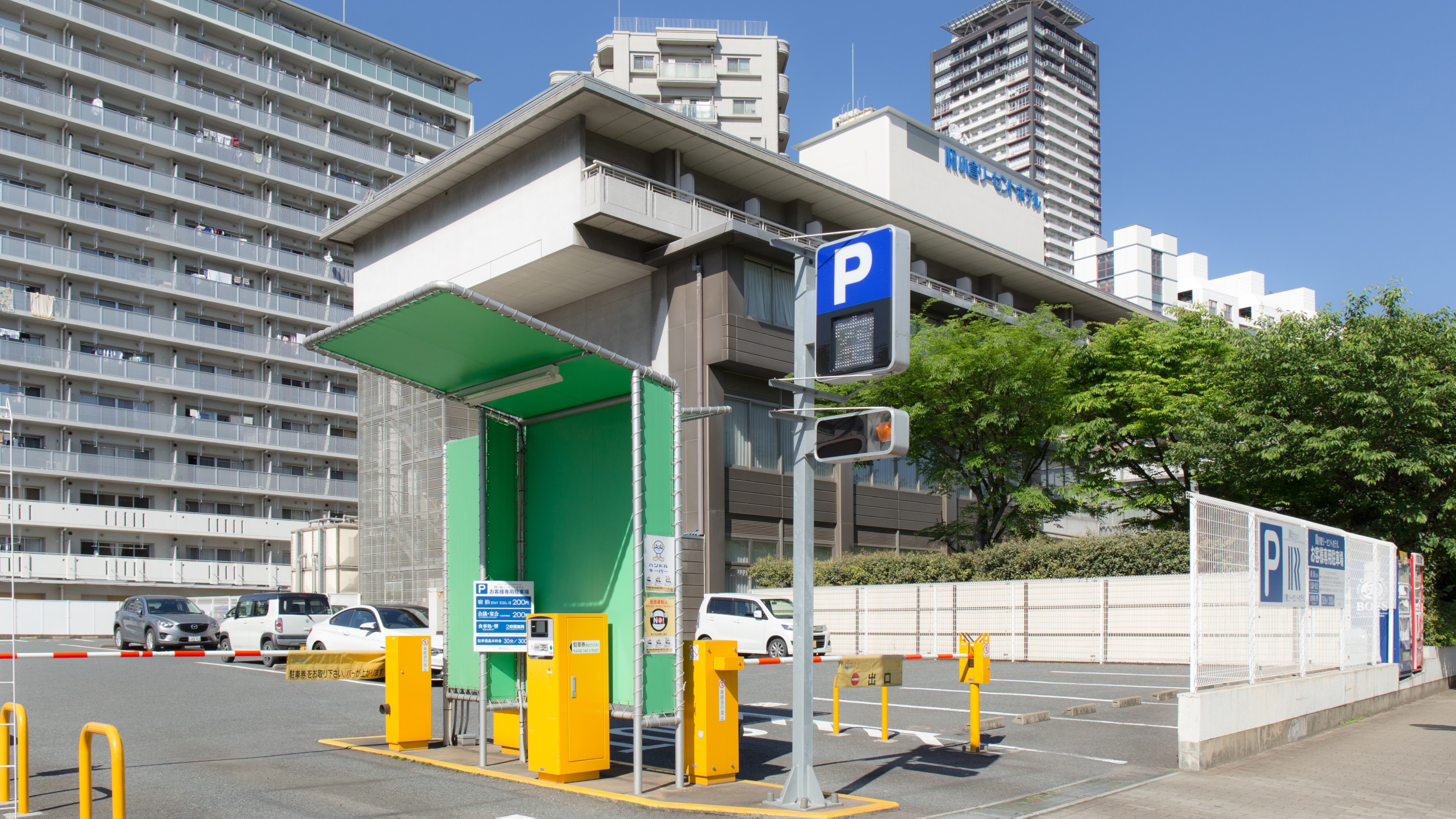 Hotel parking