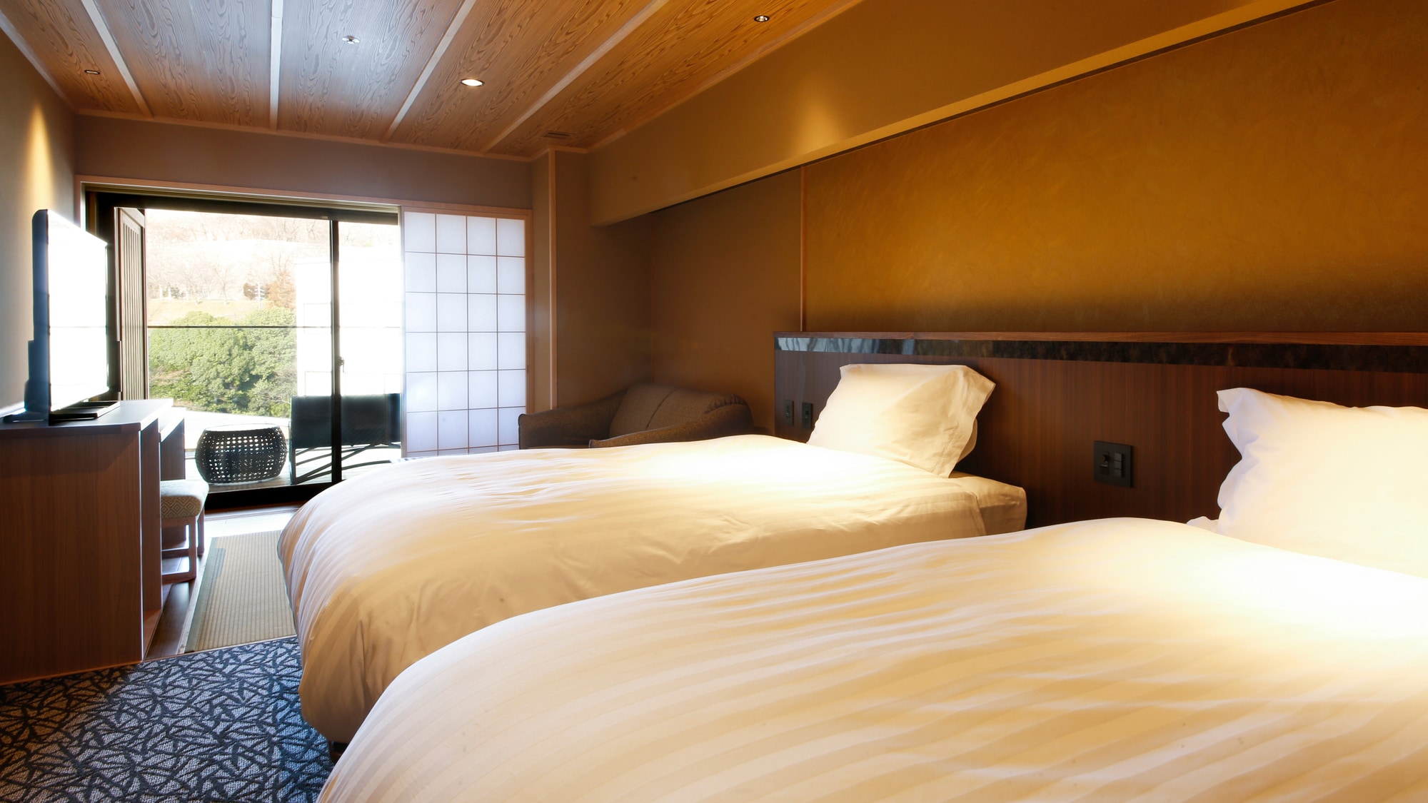 [GUEST ROOMS]