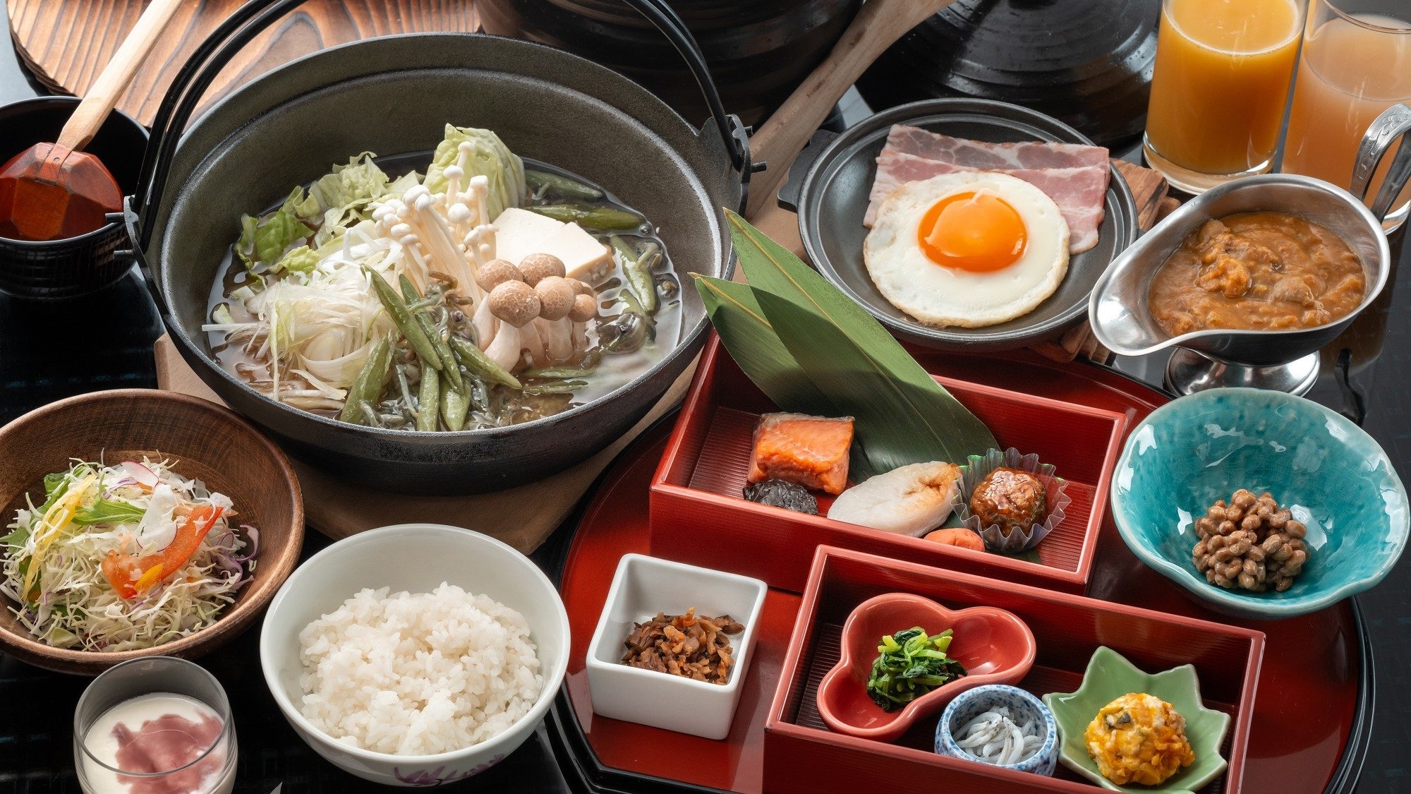 ■早餐示例｜自助餐区提供时令火锅和锦牛肉咖喱。