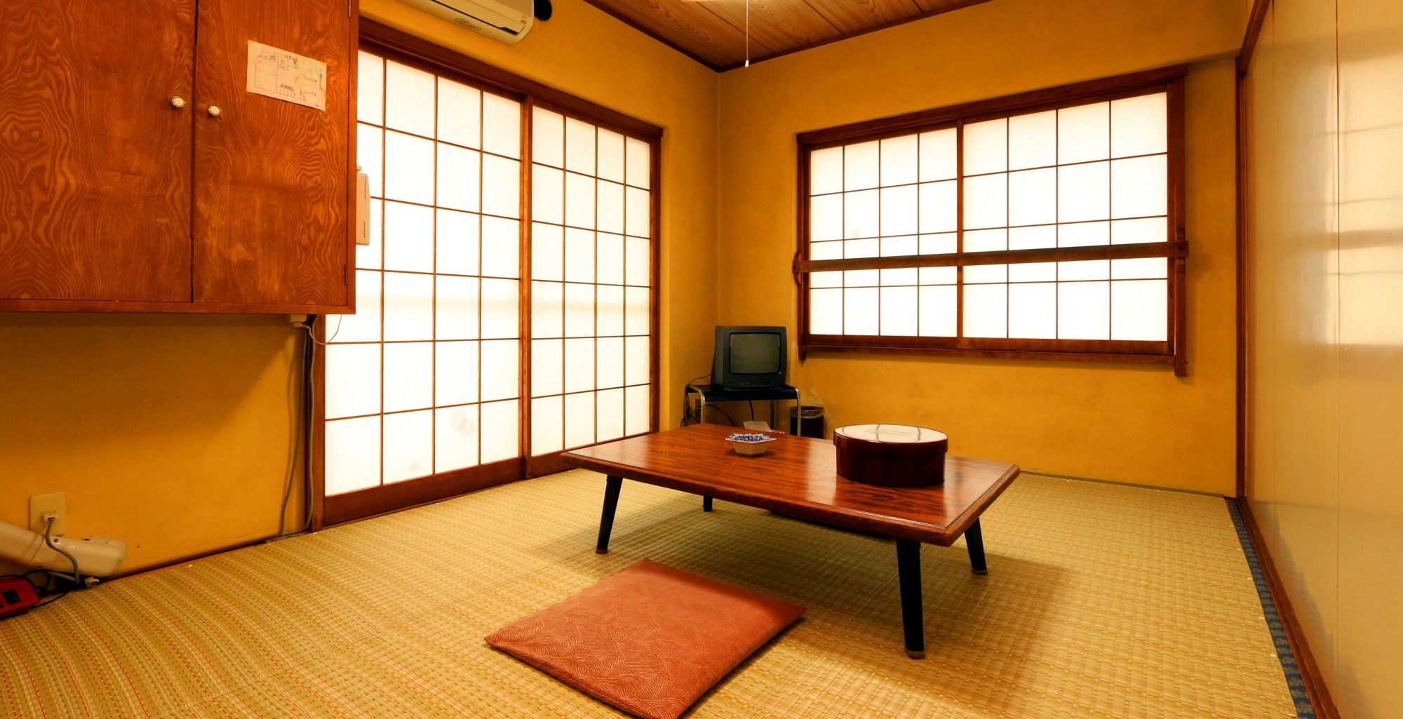 All guest rooms are simple Japanese-style rooms.