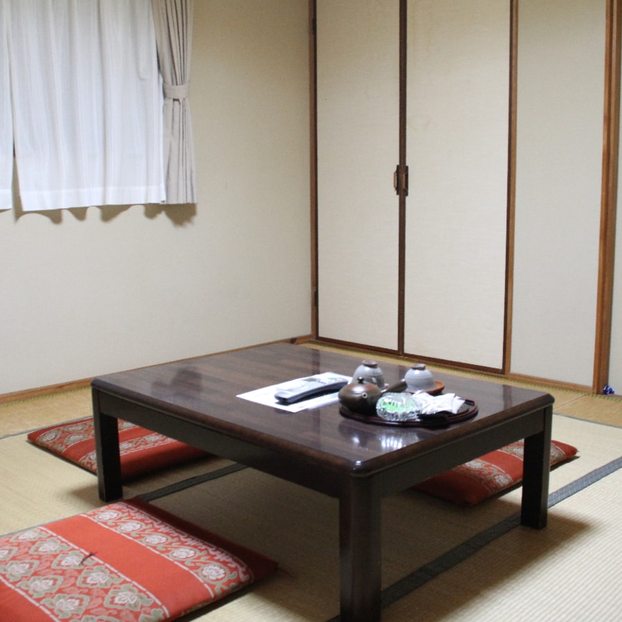 [Guest rooms] Japanese-style rooms (6 to 12 tatami mats) All rooms are compatible with terrestrial digital broadcasting and Wi-Fi