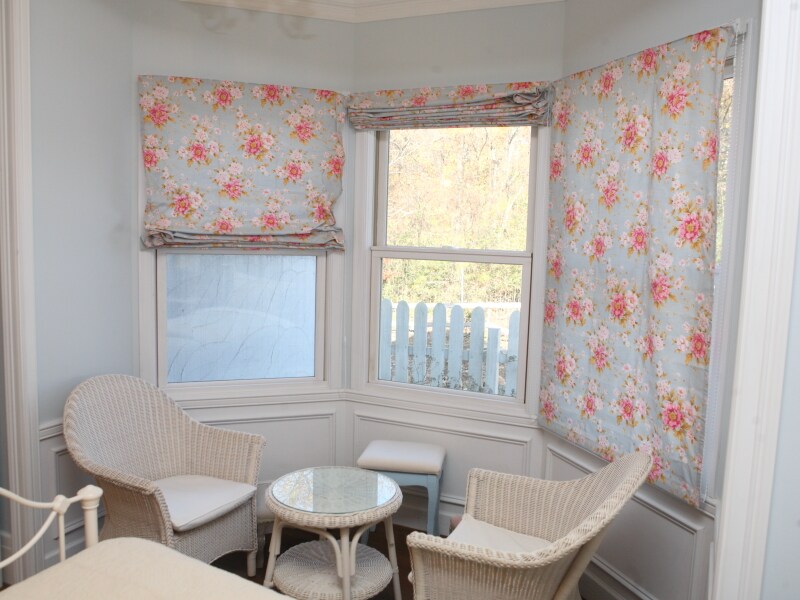 Room 1 Bay window space