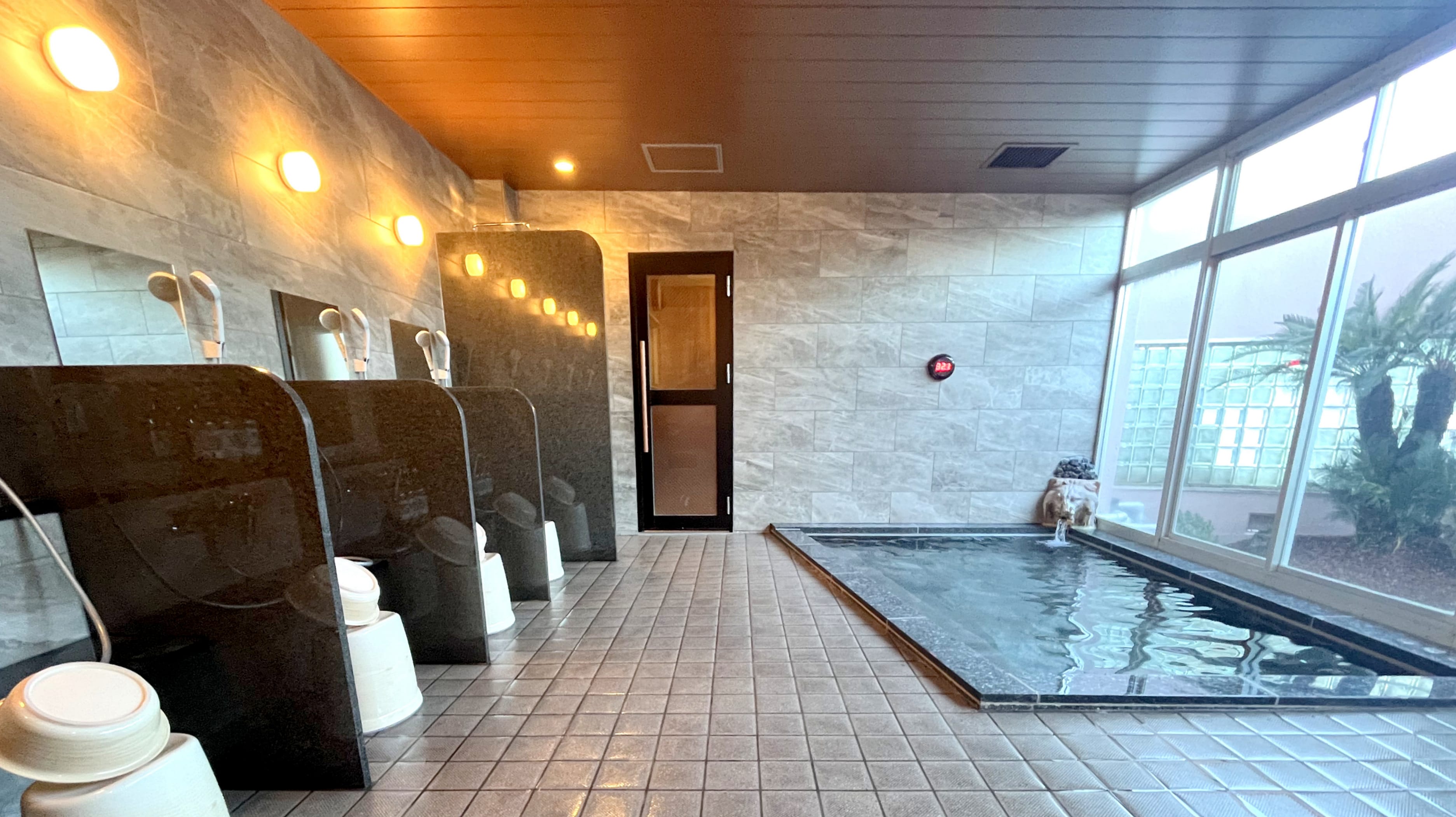 Large communal bath (for men only)