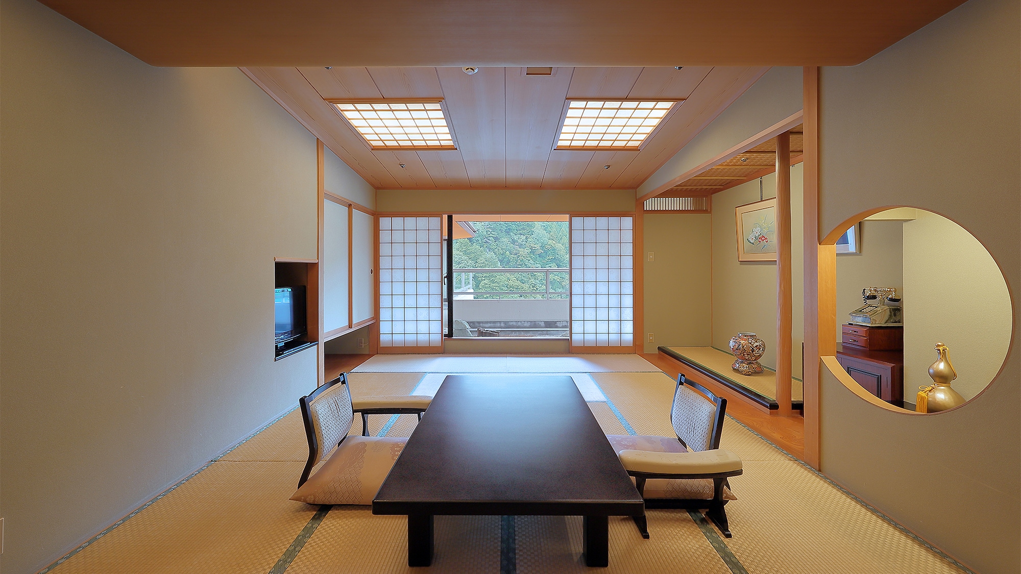 [Japanese-Western room] Top floor guest room with observation bath