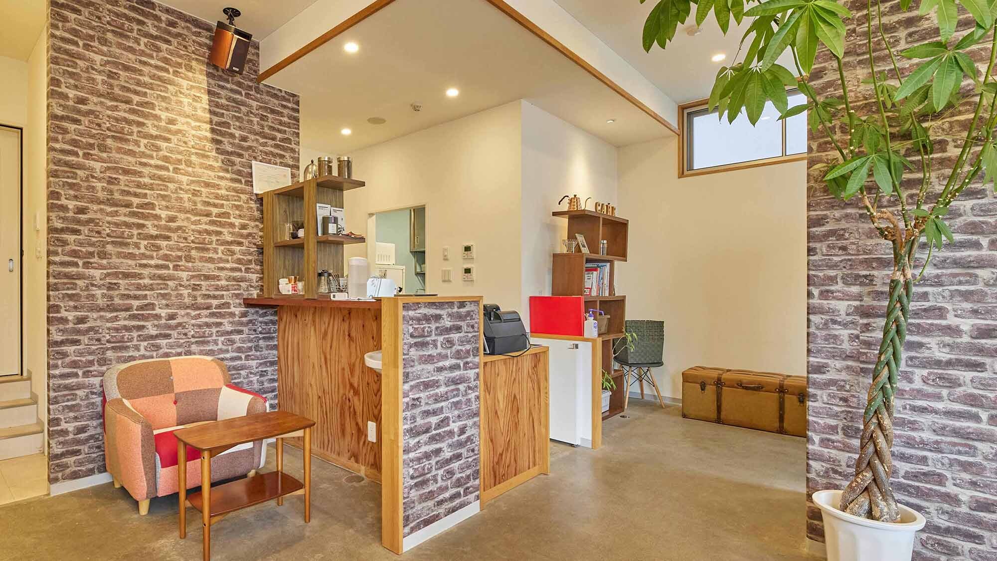 ・[Cafe] A warm and welcoming space for conversation with friends and family.