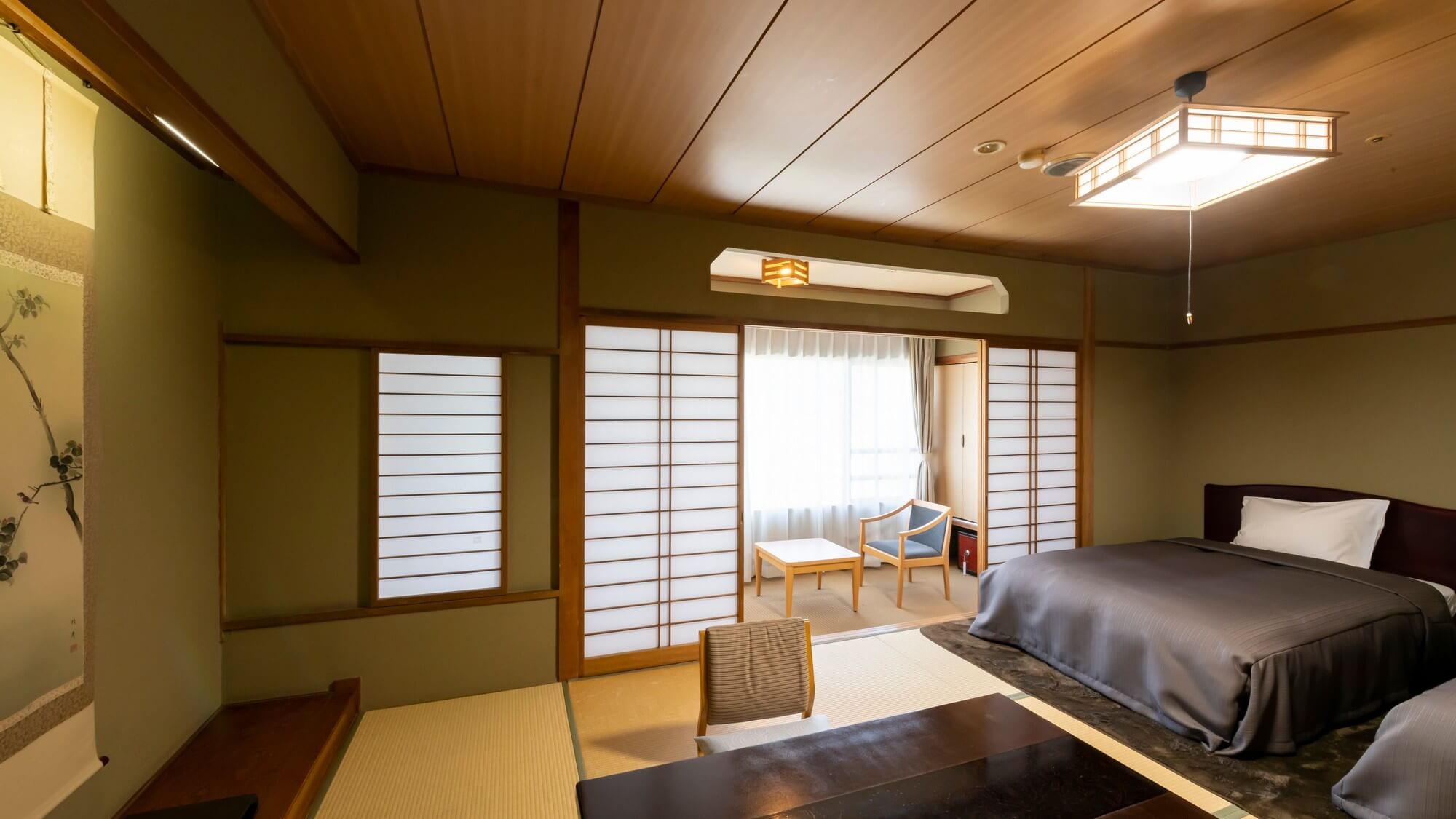 [Relaxing Japanese-style bedroom with 12 tatami mats] A popular Japanese-Western room that offers both the relaxation of a Japanese-style room and the comfort of a bed.