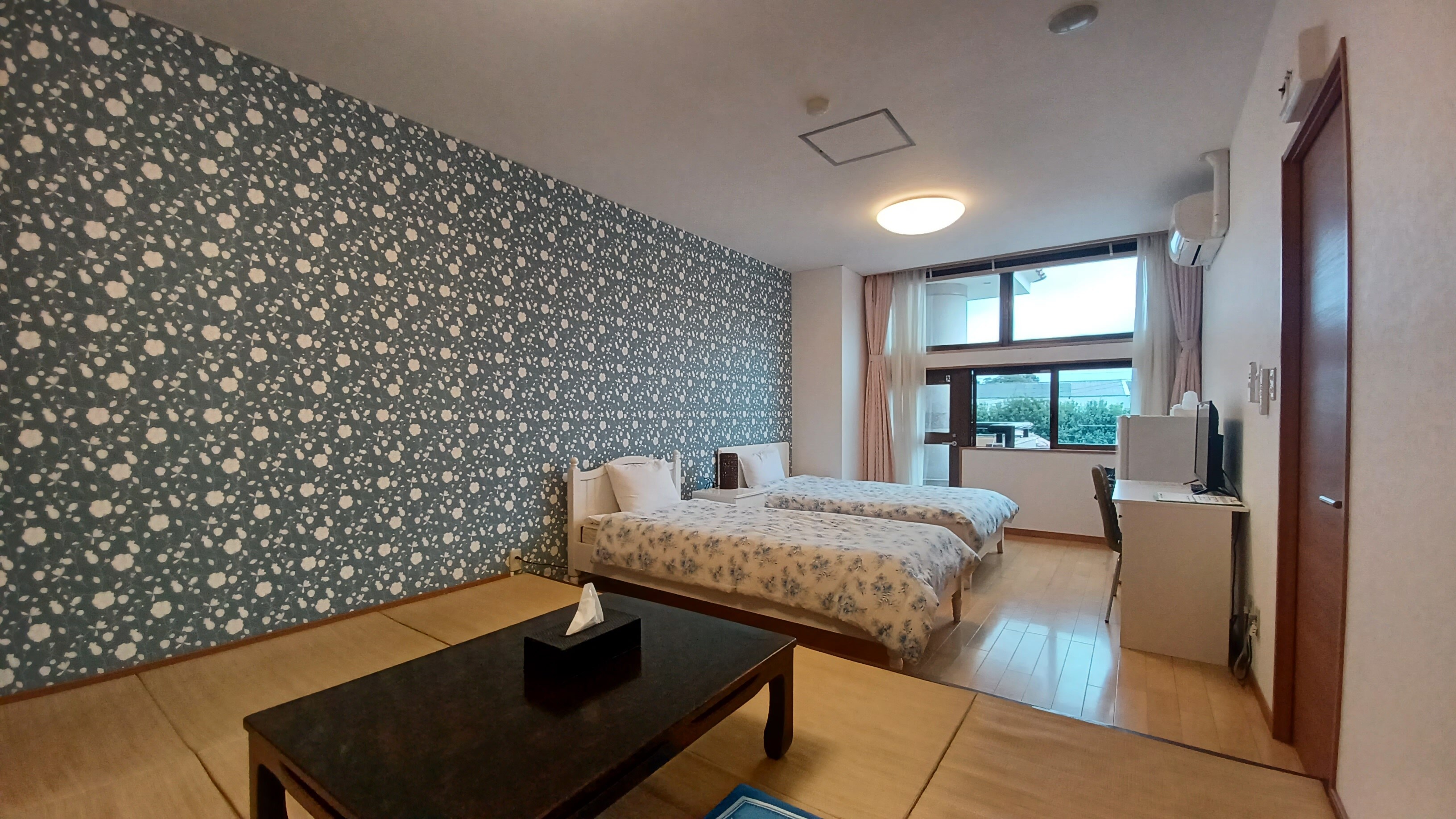 A-half Japanese-Western style room (A-1)