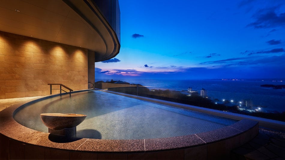 [Open-air bath/sea]