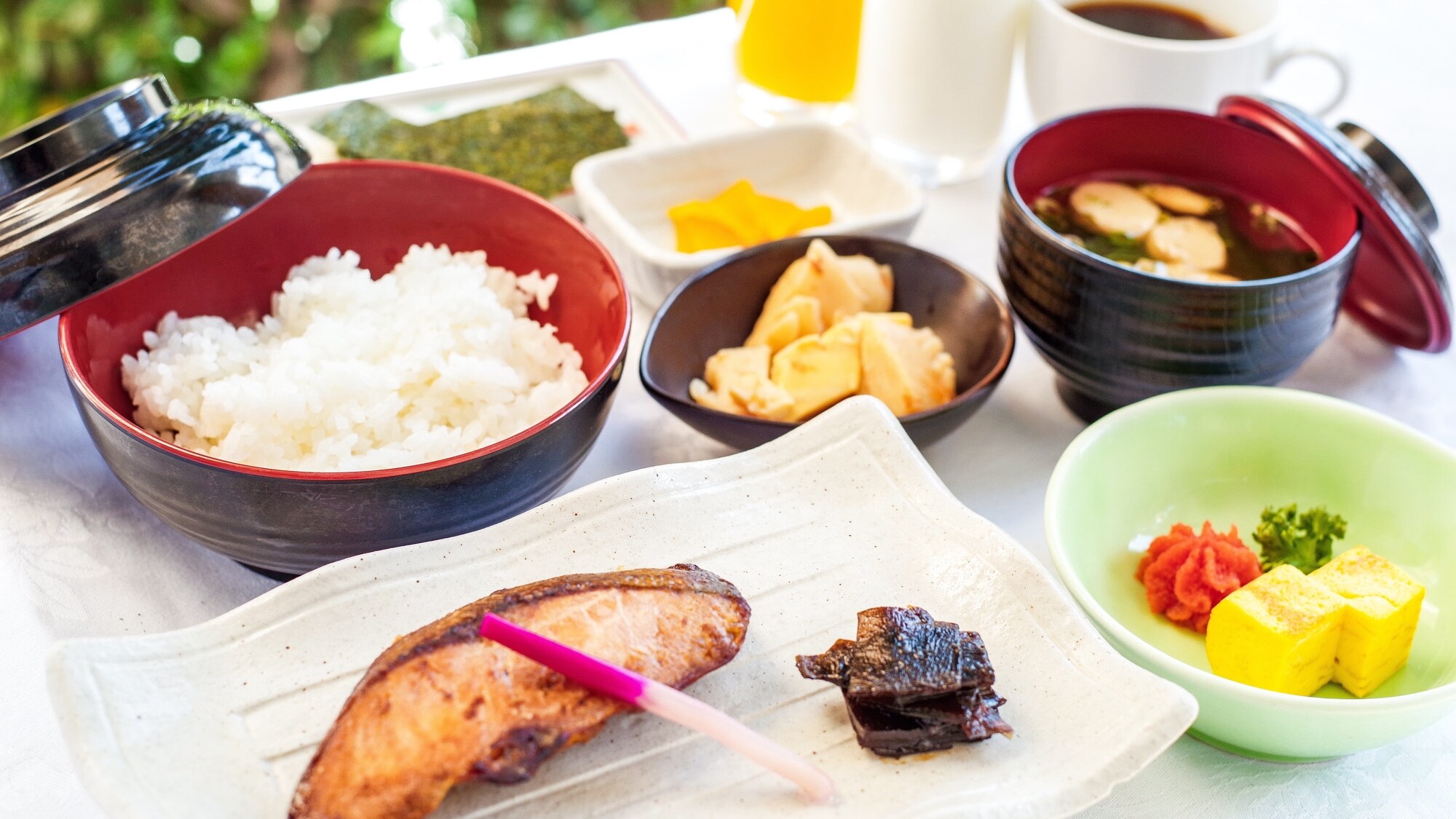 [Breakfast] You can choose either omelet rice or omelet for Japanese food.