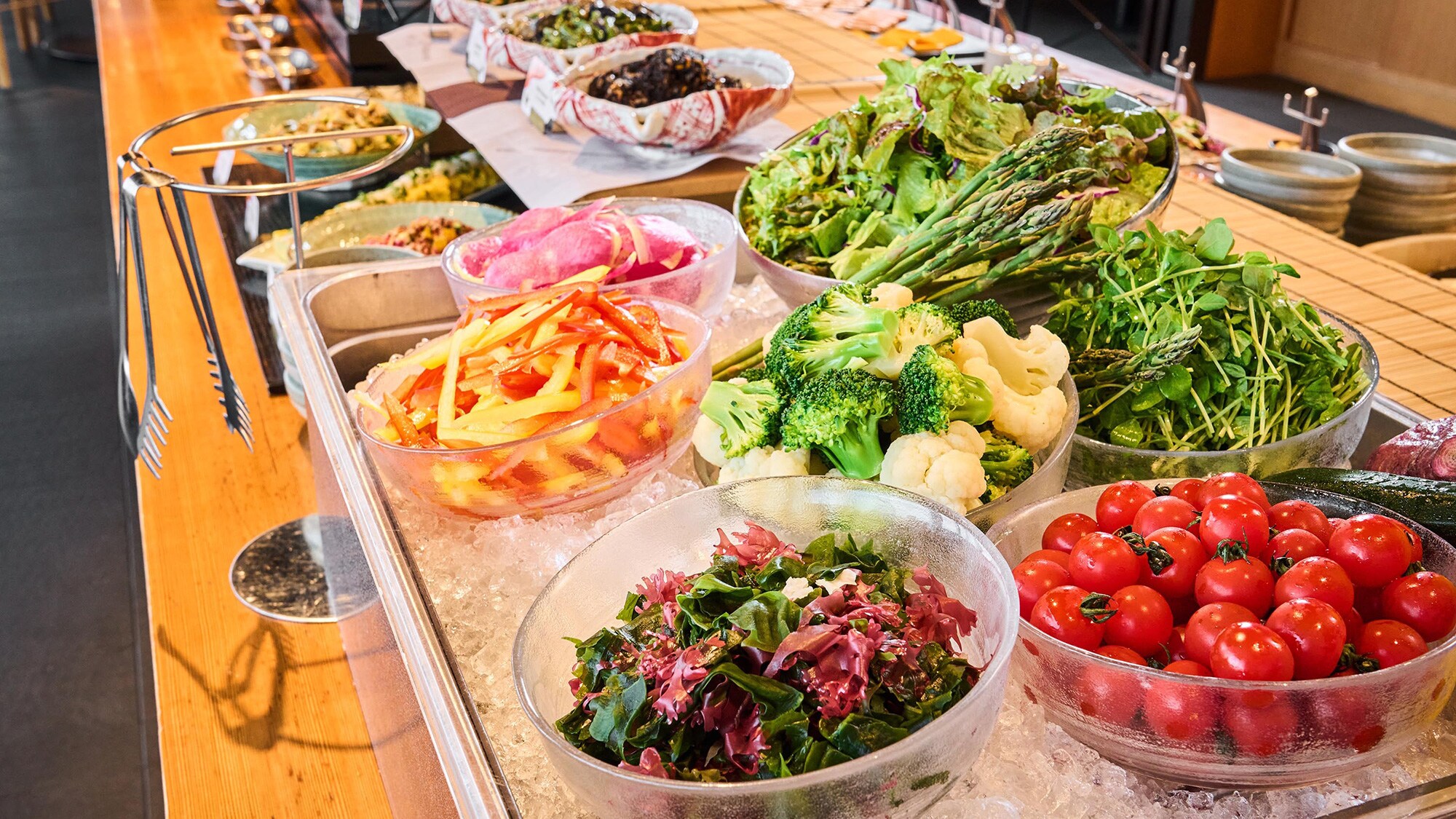 [Breakfast] We offer a wide variety of vegetables from the Niseko area, located at the foot of Mt. Yotei and surrounded by nature.