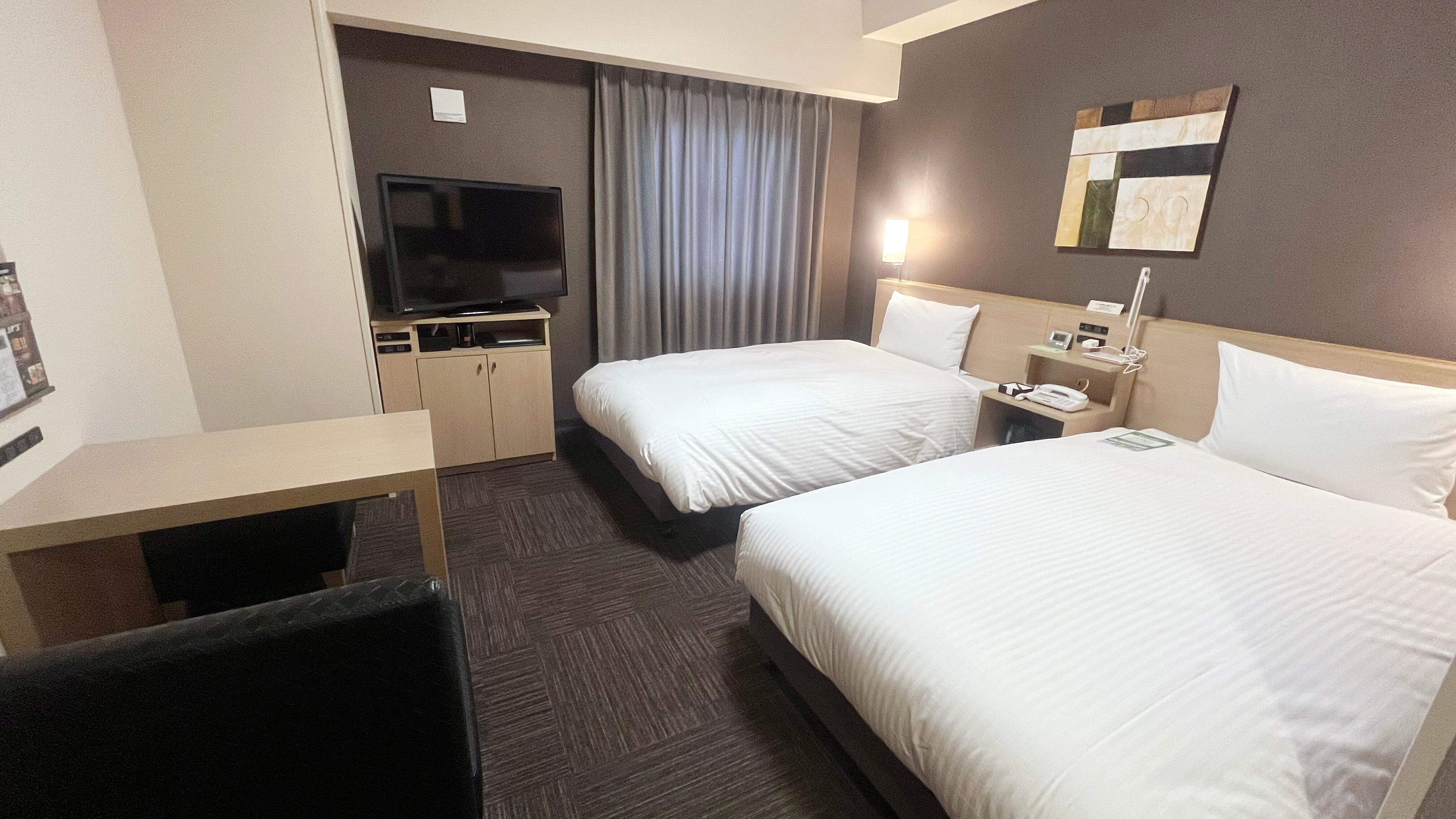 Twin room (another angle)