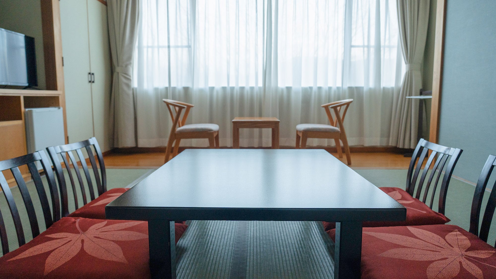 ・[8-tatami Japanese-style room] Relax in the warmth of the tatami. Forget the hustle and bustle and spend your time relaxing.