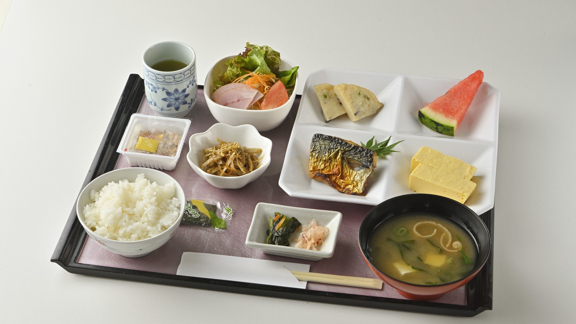 ■【Breakfast example】Japanese food. Grilled fish, 4 kinds of side dishes, etc. Free refills of rice and soup!