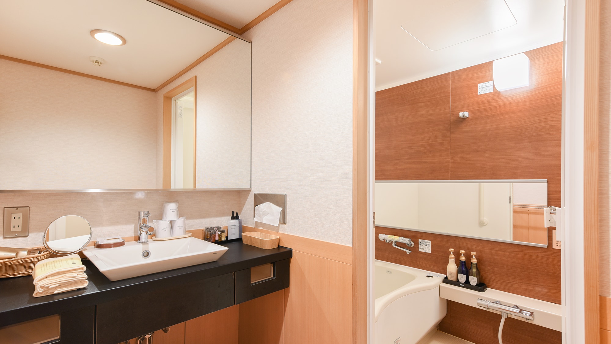 S [main building / 80 square meters] Japanese-Western style room (12.5 tatami mats + bedroom) with open-air hot spring bath / washroom and dressing room