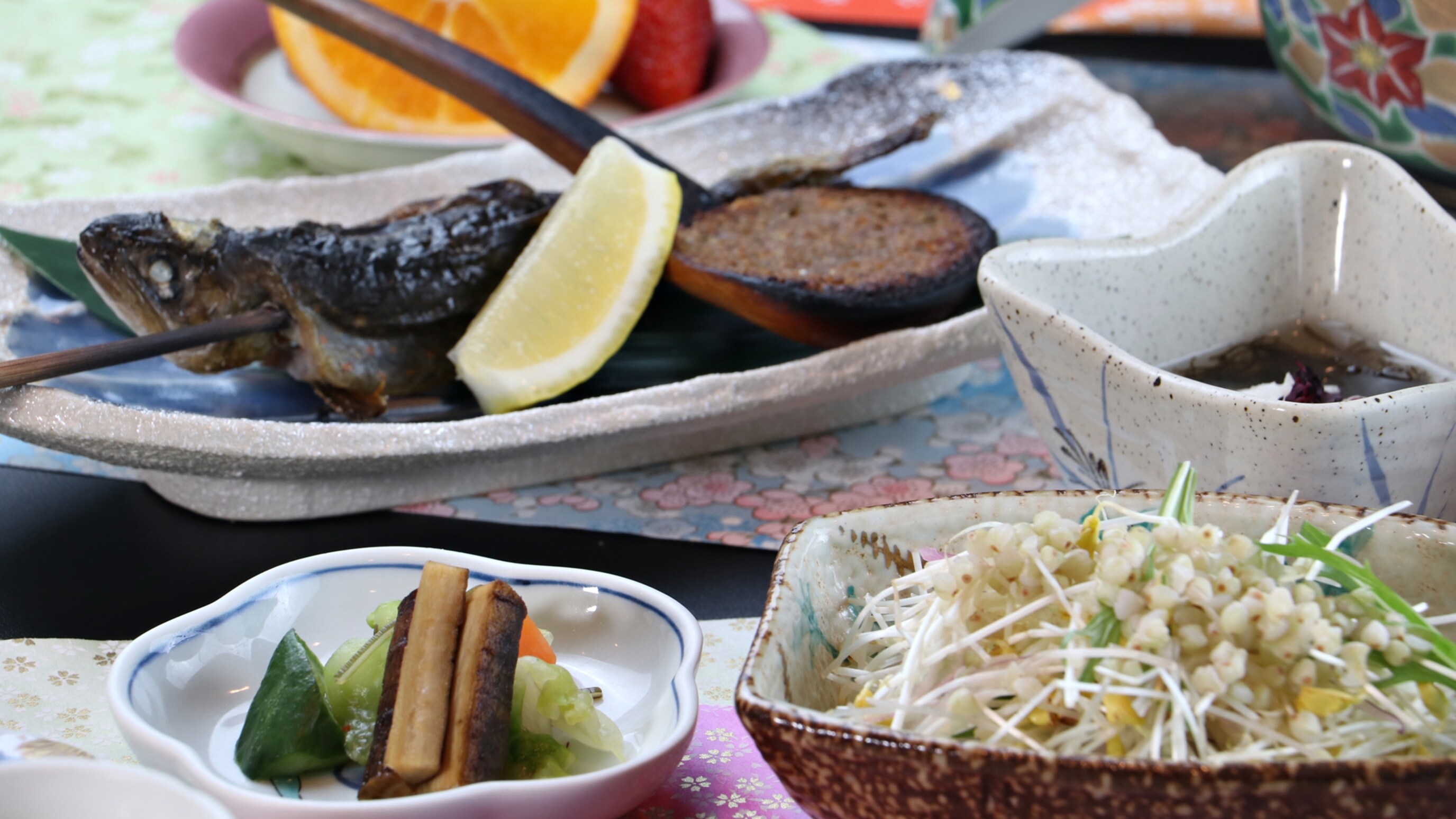Dinner example: Cuisine unique to Aomori, blessed with the delicious flavors of the sea, mountains, and countryside.