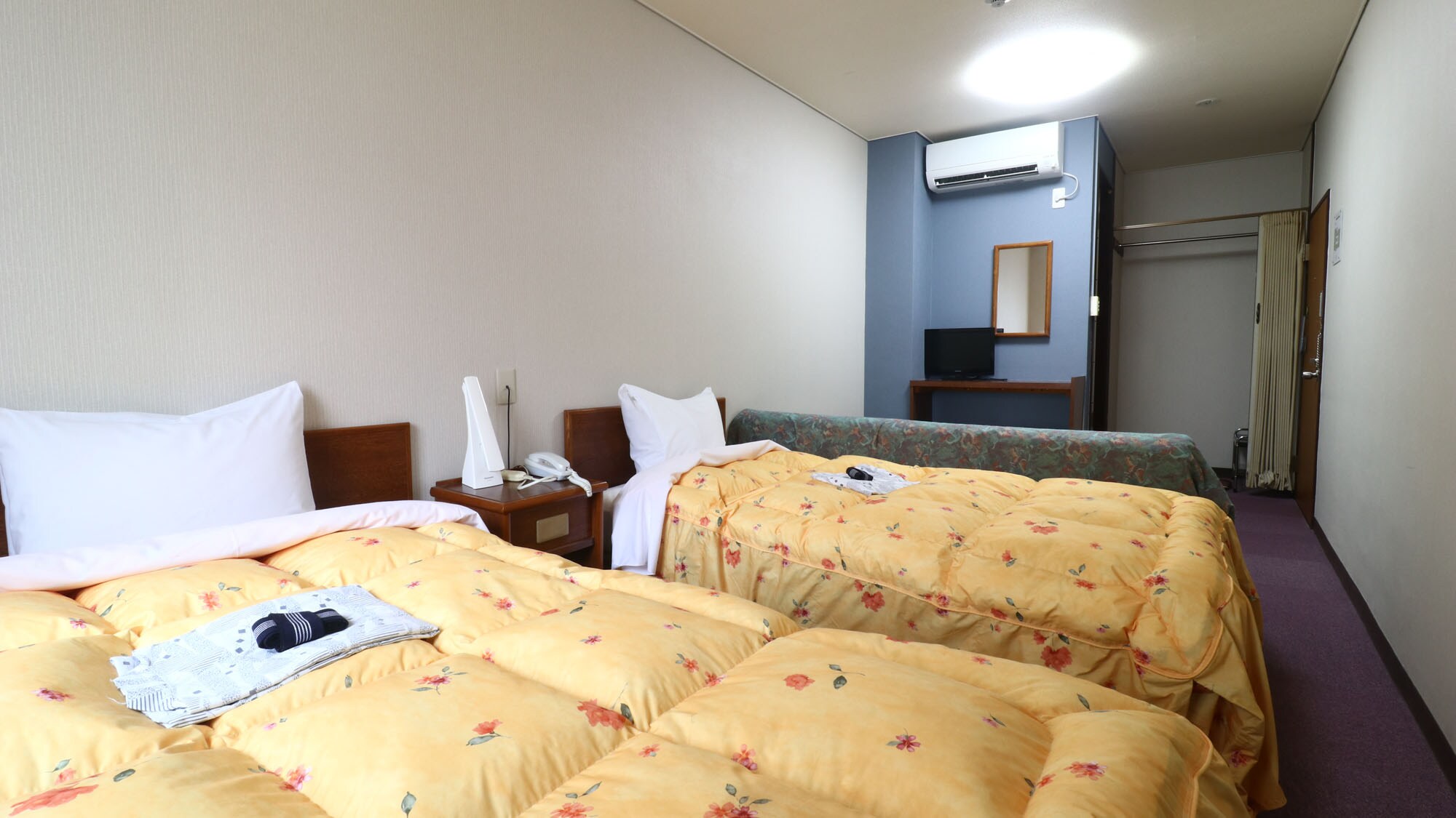 Twin ◆A room with two single beds*