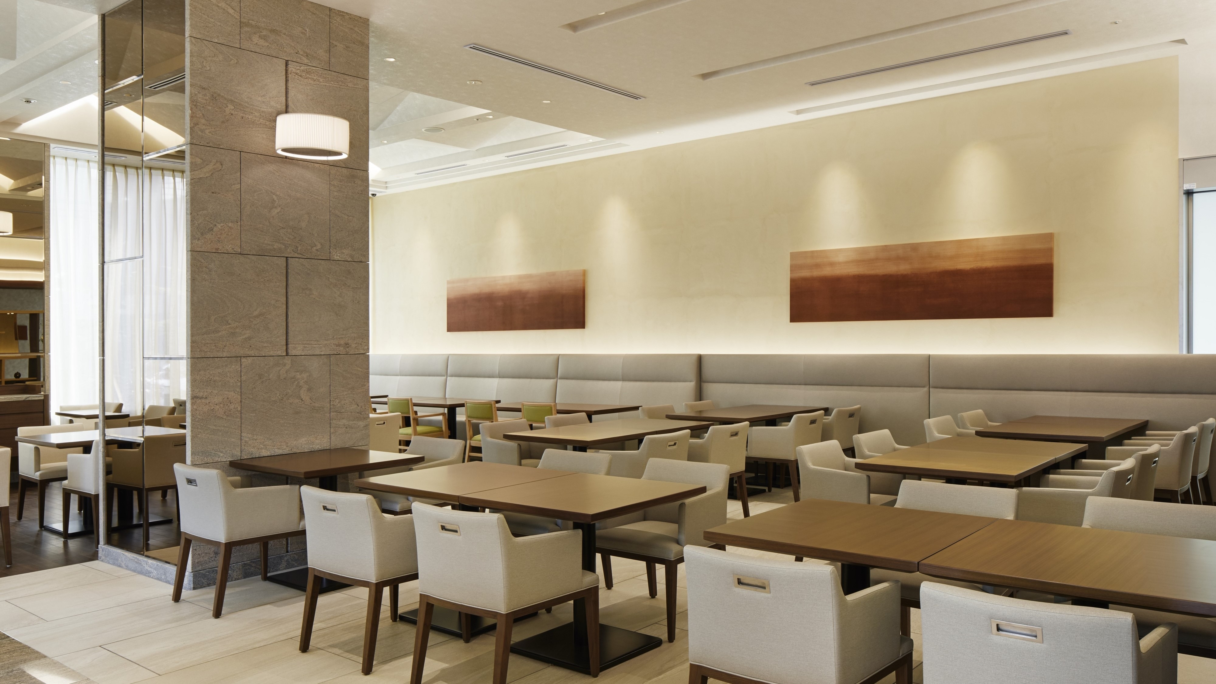 Hotel 1F Restaurant "Cafe Contrail" buka untuk sarapan dan makan siang