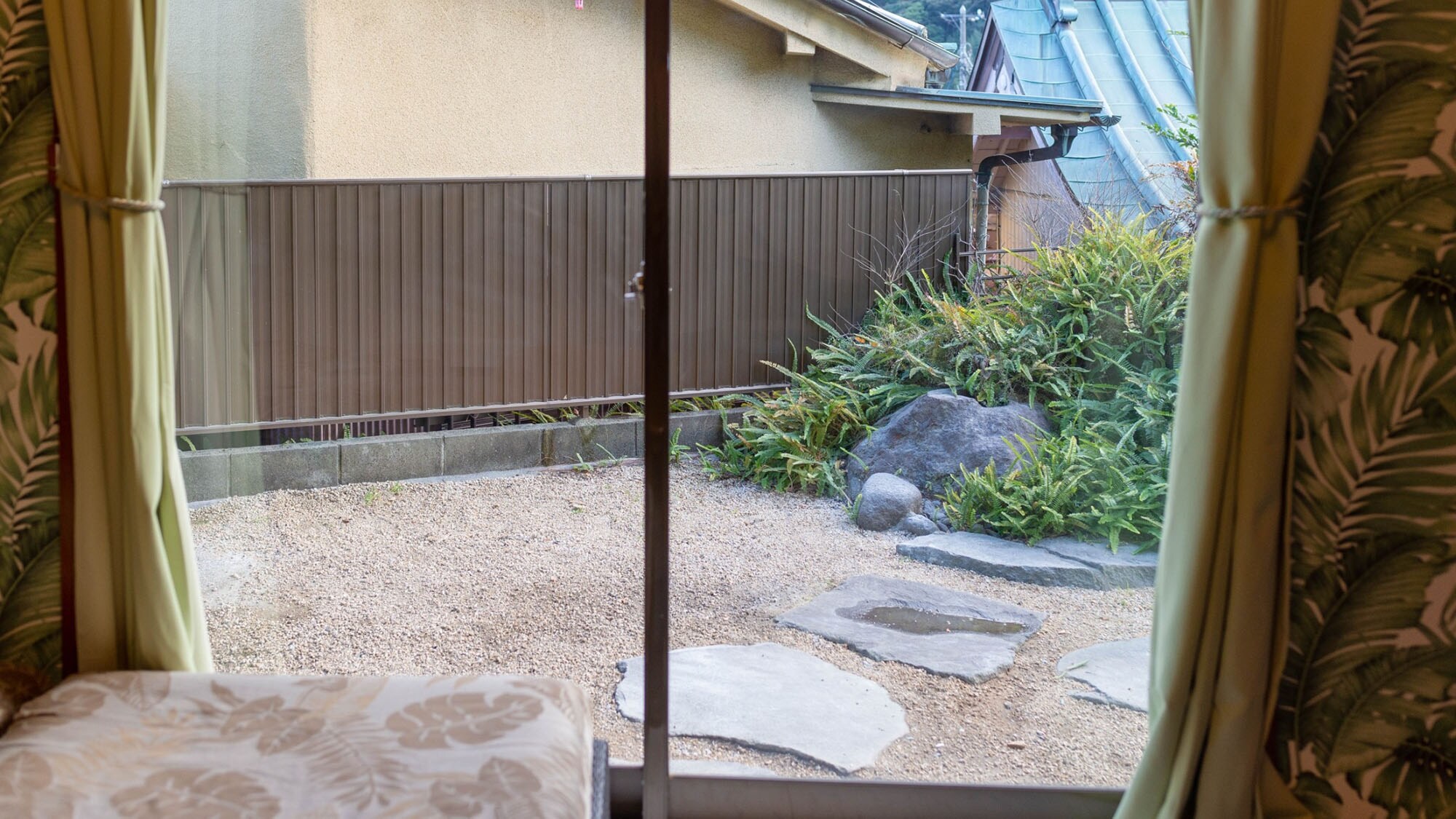 ・[View from the living room] There is a small garden.