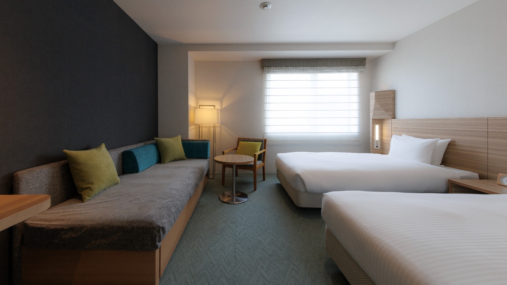 [Kamar Twin Standar (Sayap Selatan) 24㎡] Ruang santai yang dikelilingi oleh sinar matahari cerah dan warna-warna modern