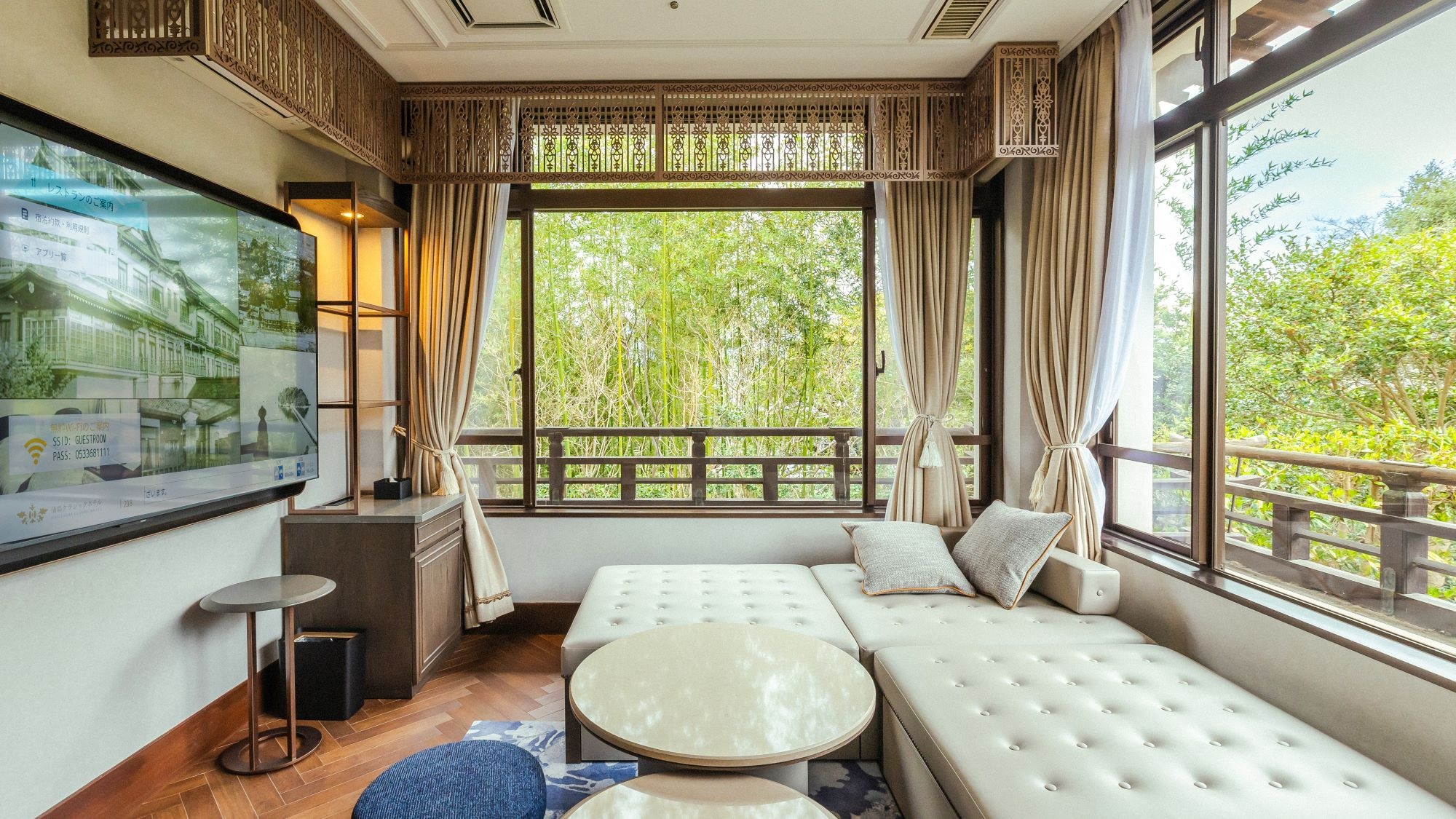 Mountain-view suite