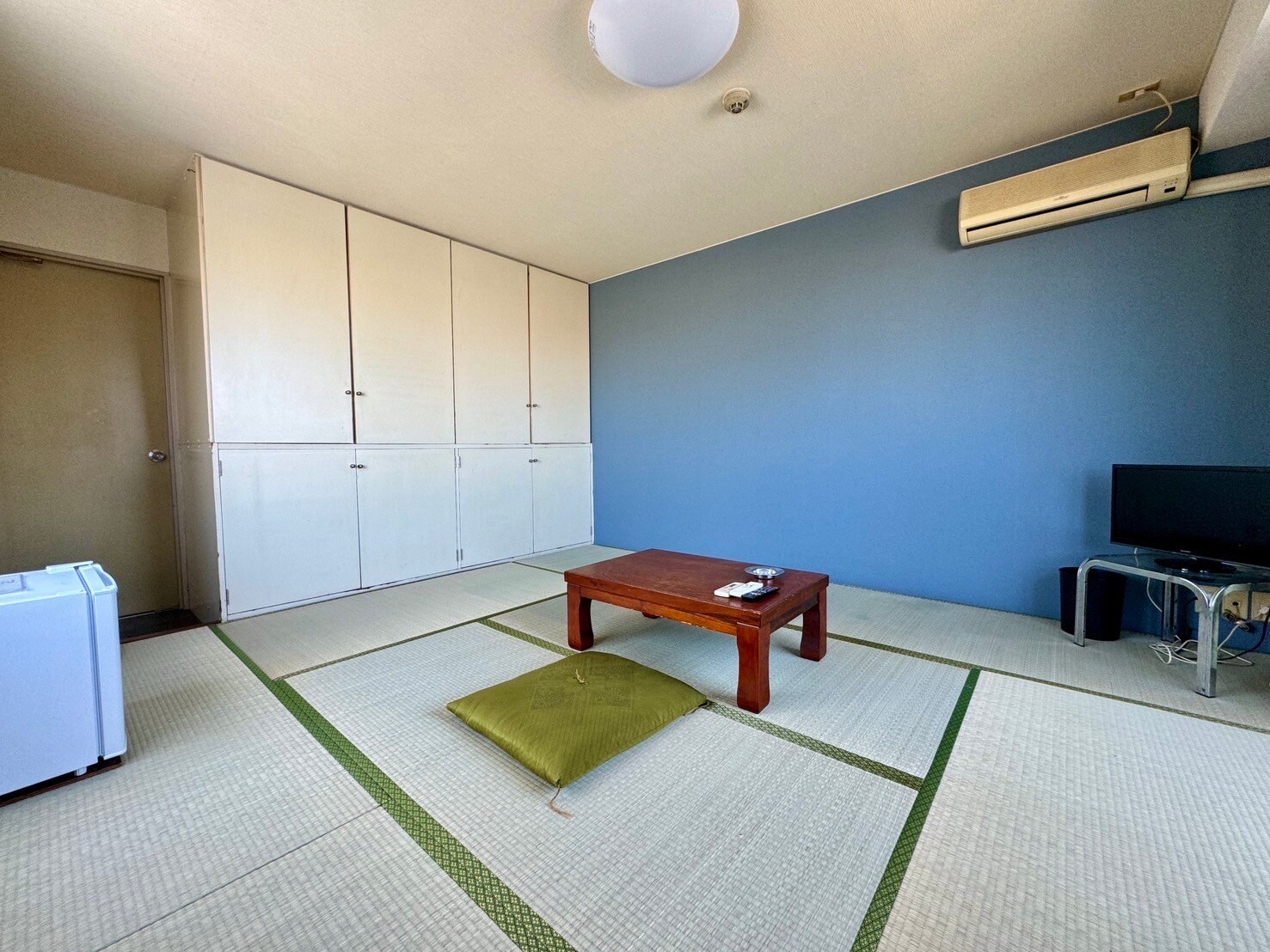 Kamar bergaya Jepang 7 hingga 8 tikar tatami
