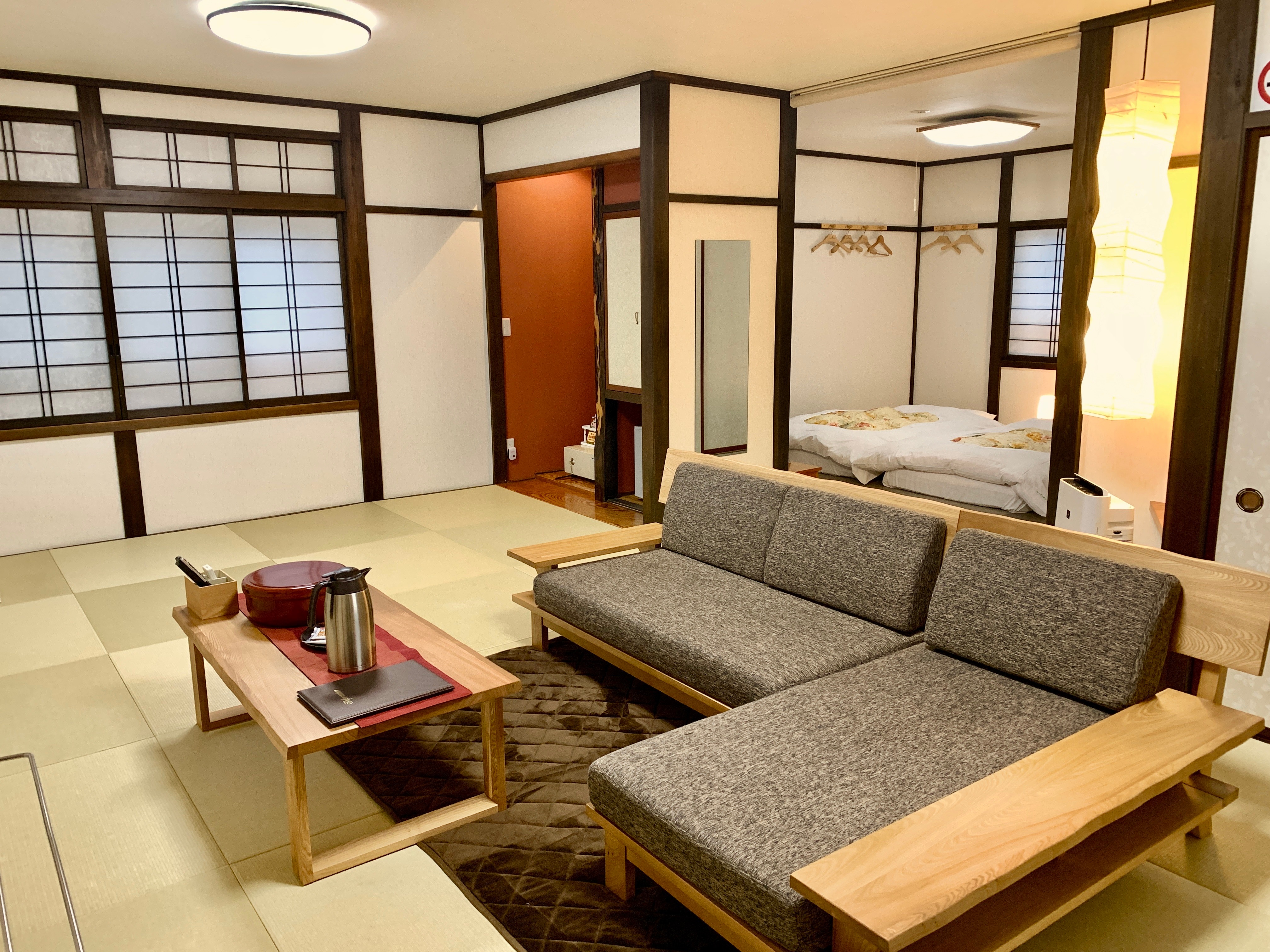 Tomaiyama Room: Inside the guest room
