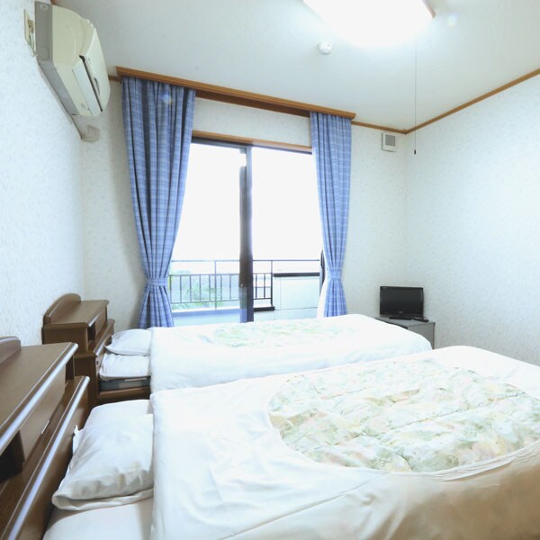 [Western-style twin room] Perfect for couples, friends, and couples traveling together. Also recommended for solo travelers.