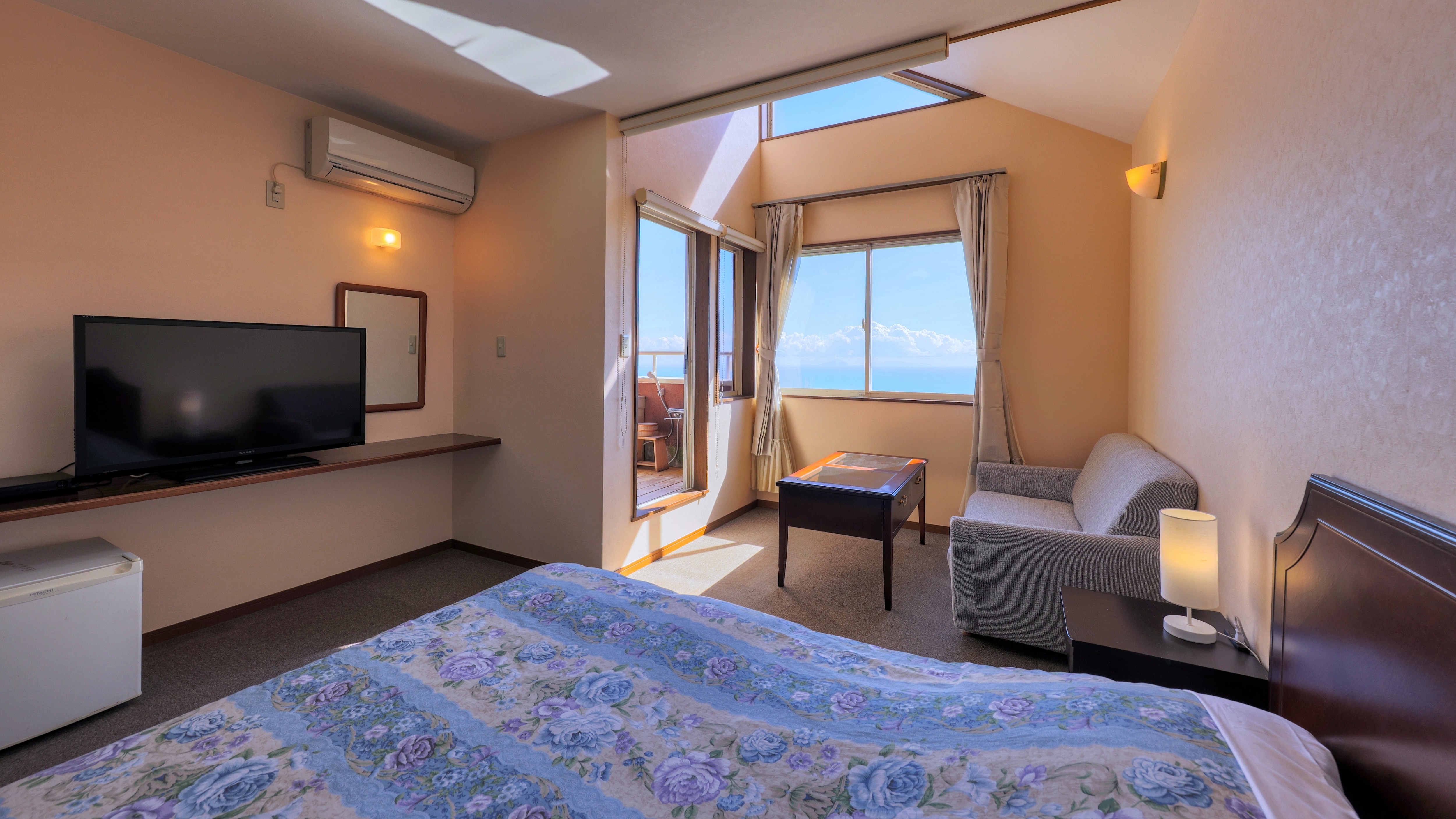 Western-style double room with open-air bath [201/Aubergine]