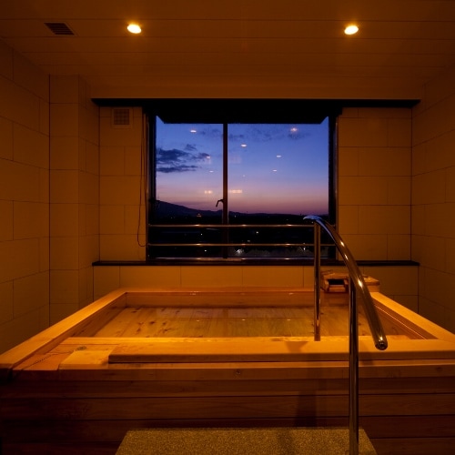 [頂樓設計師日式和西式房間] 帶溫泉檜木浴缸（禁煙）