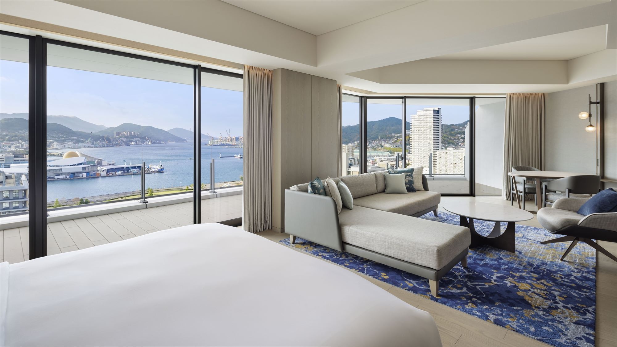 コーナースイートキング　リビングスペース