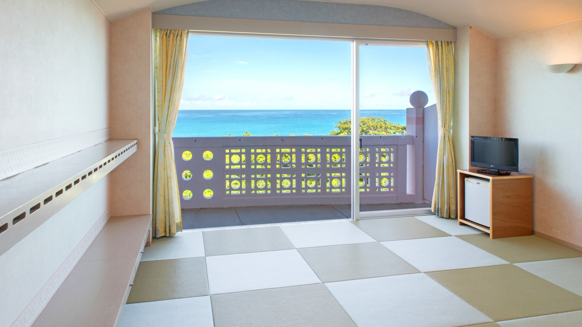[Family Japanese-style room] Reef Village (main building) Marea's proud Ryukyu tatami mat. Please relax in a refreshing space.