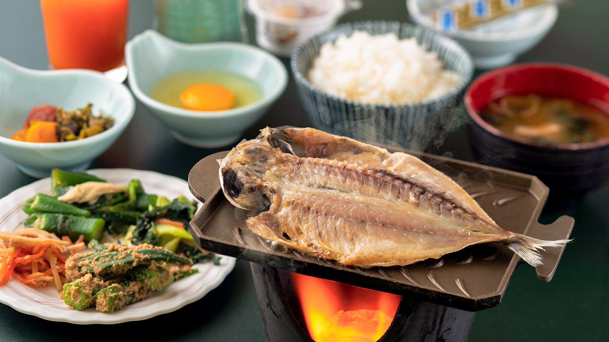免費早餐服務！免費早餐，包括一份大份量、多肉的乾魚菜！