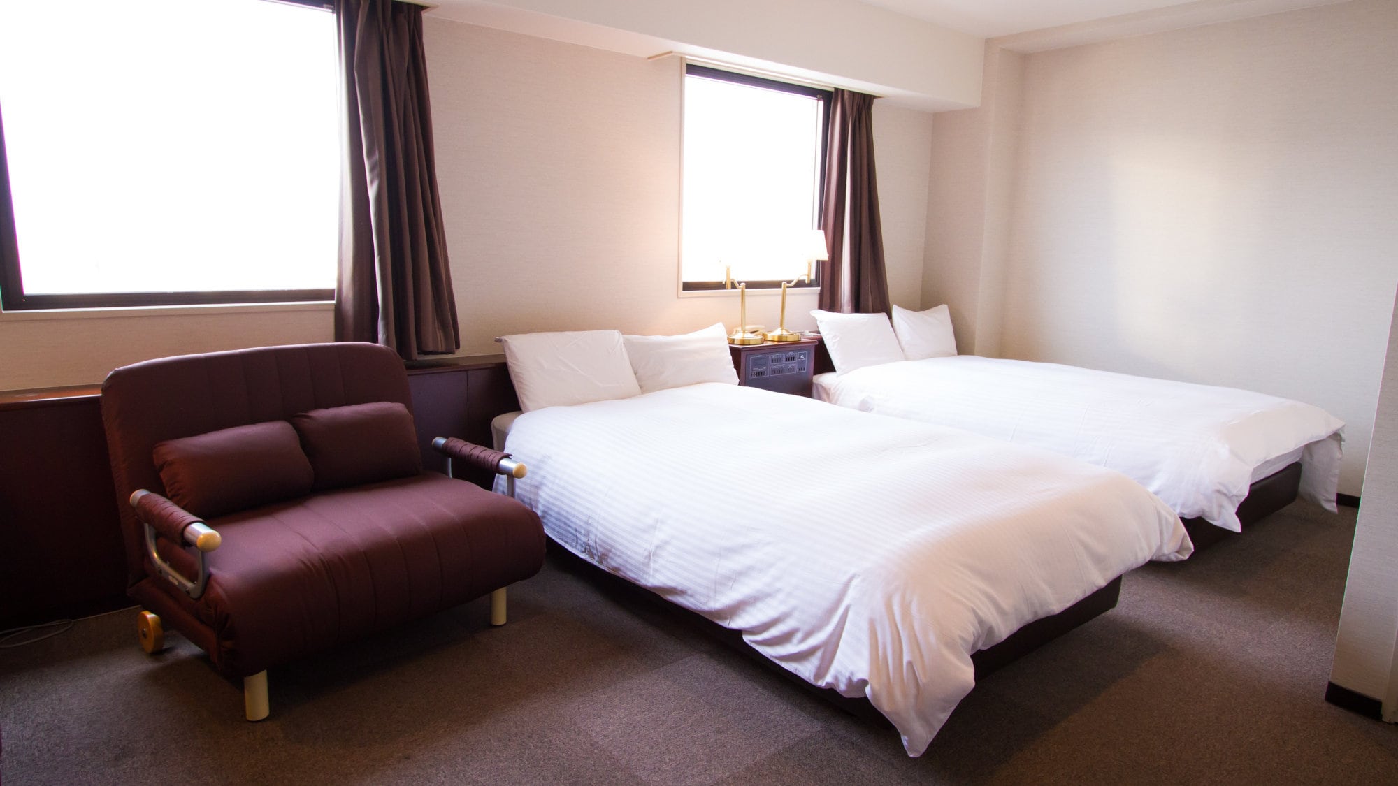 Twin room ☆ Width 120cm 2 beds ☆ Area 26㎡ ☆ Sofa bed is not made up.