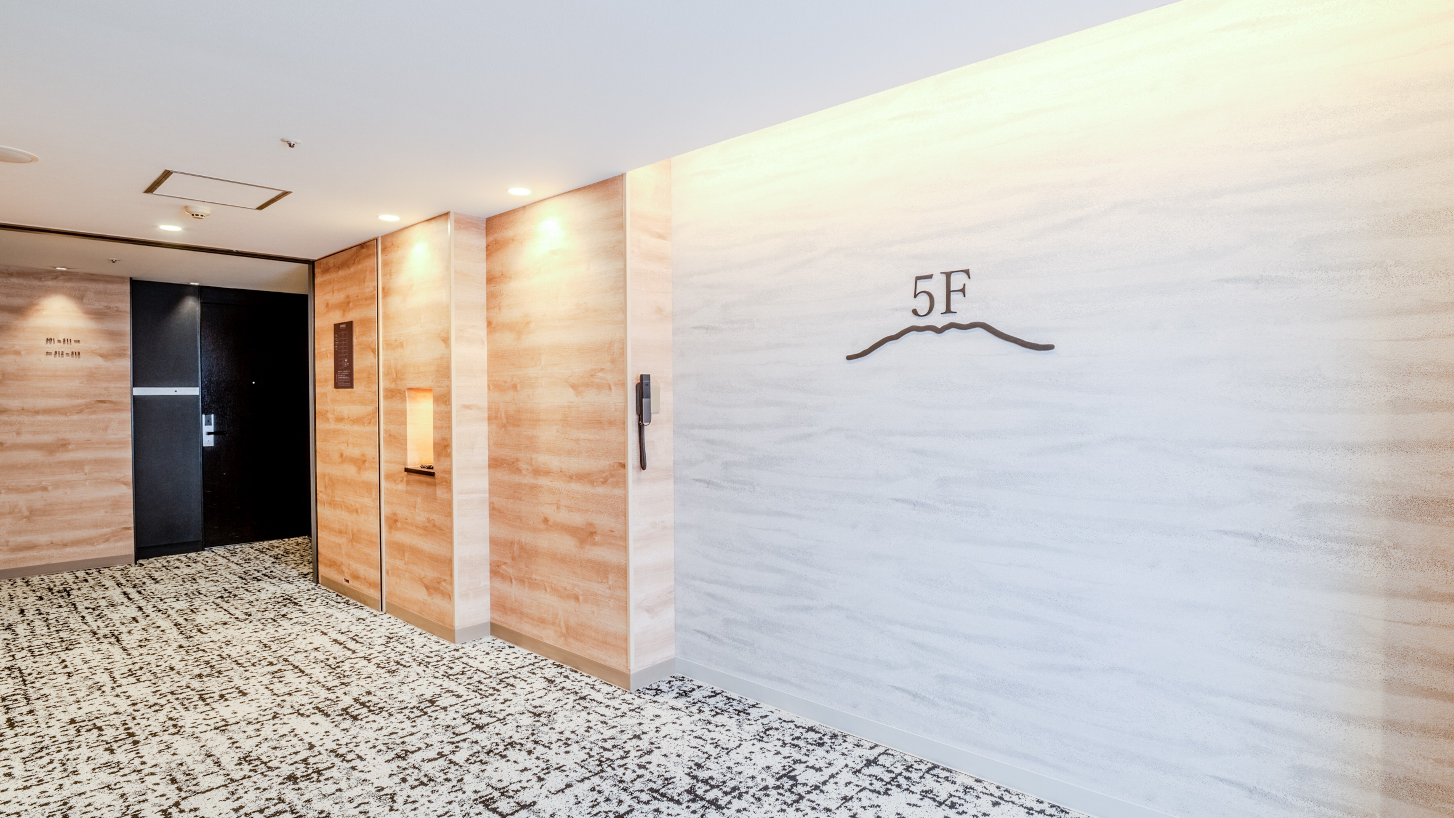 Elevator hall