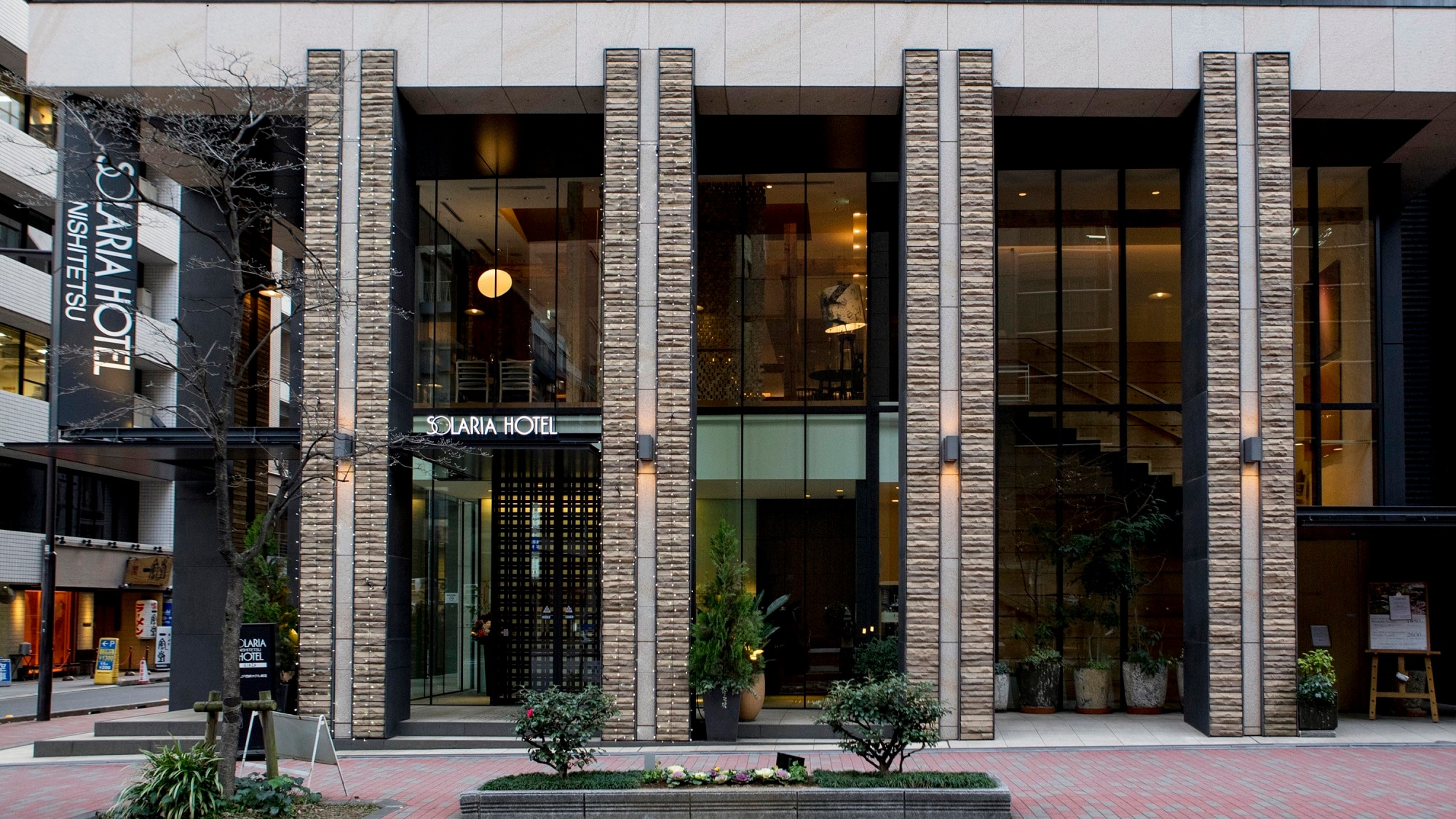 Pintu masuk Solaria Nishitetsu Hotel Ginza