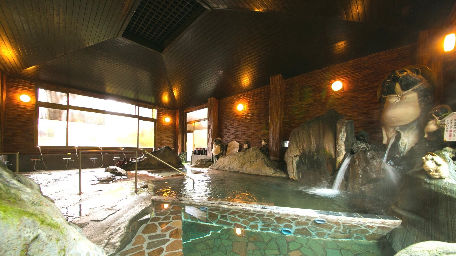 [Large bath] Motoyu hot springs, home to the most beautiful skin-boosting water in Japan. It softens the dead skin cells and makes the skin smooth without losing moisture.