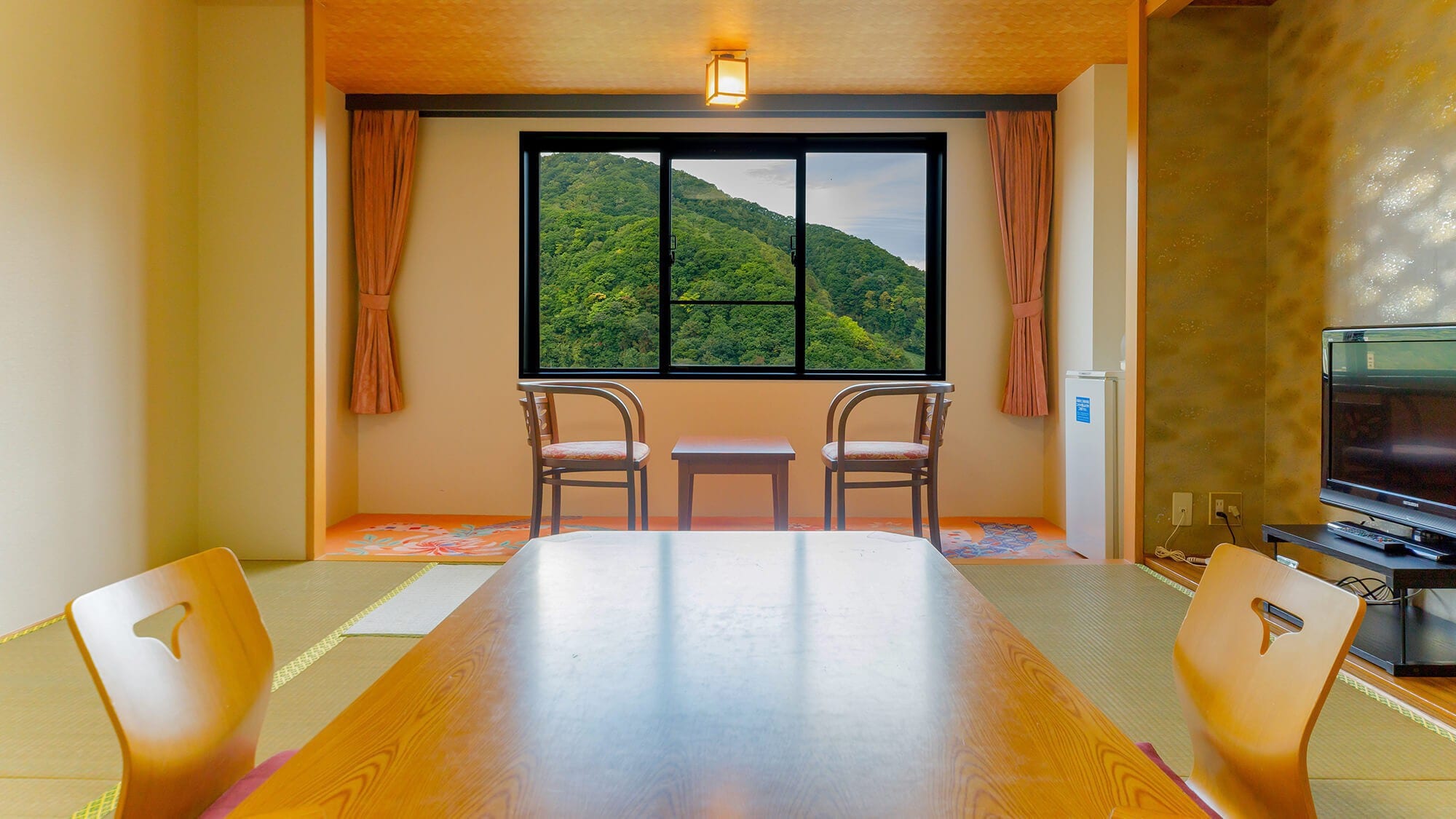 [Main building] Japanese-style room 8-10 tatami mats / Main building Japanese-style room ideal for those who want to travel reasonably.