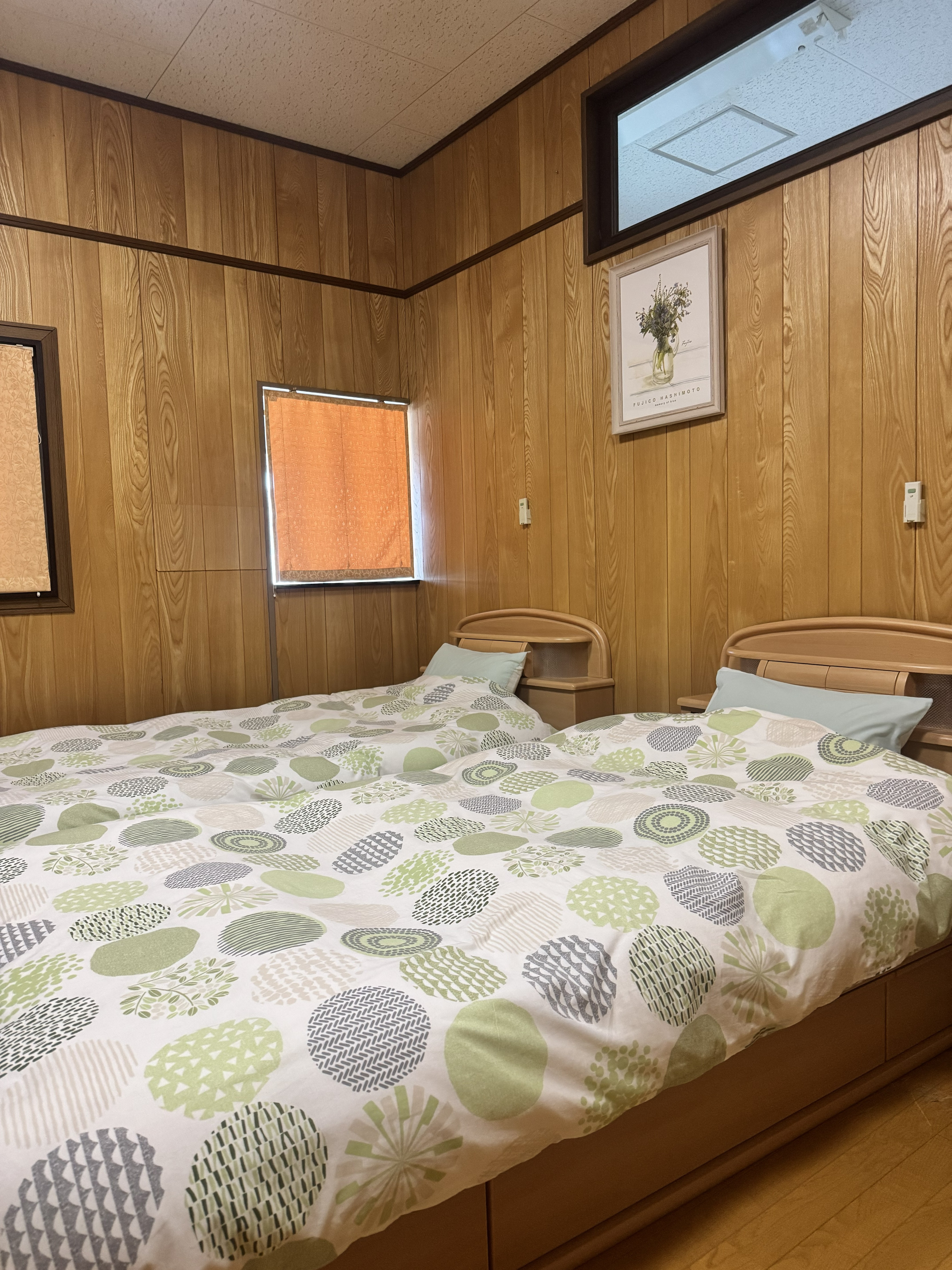 Western-style twin room