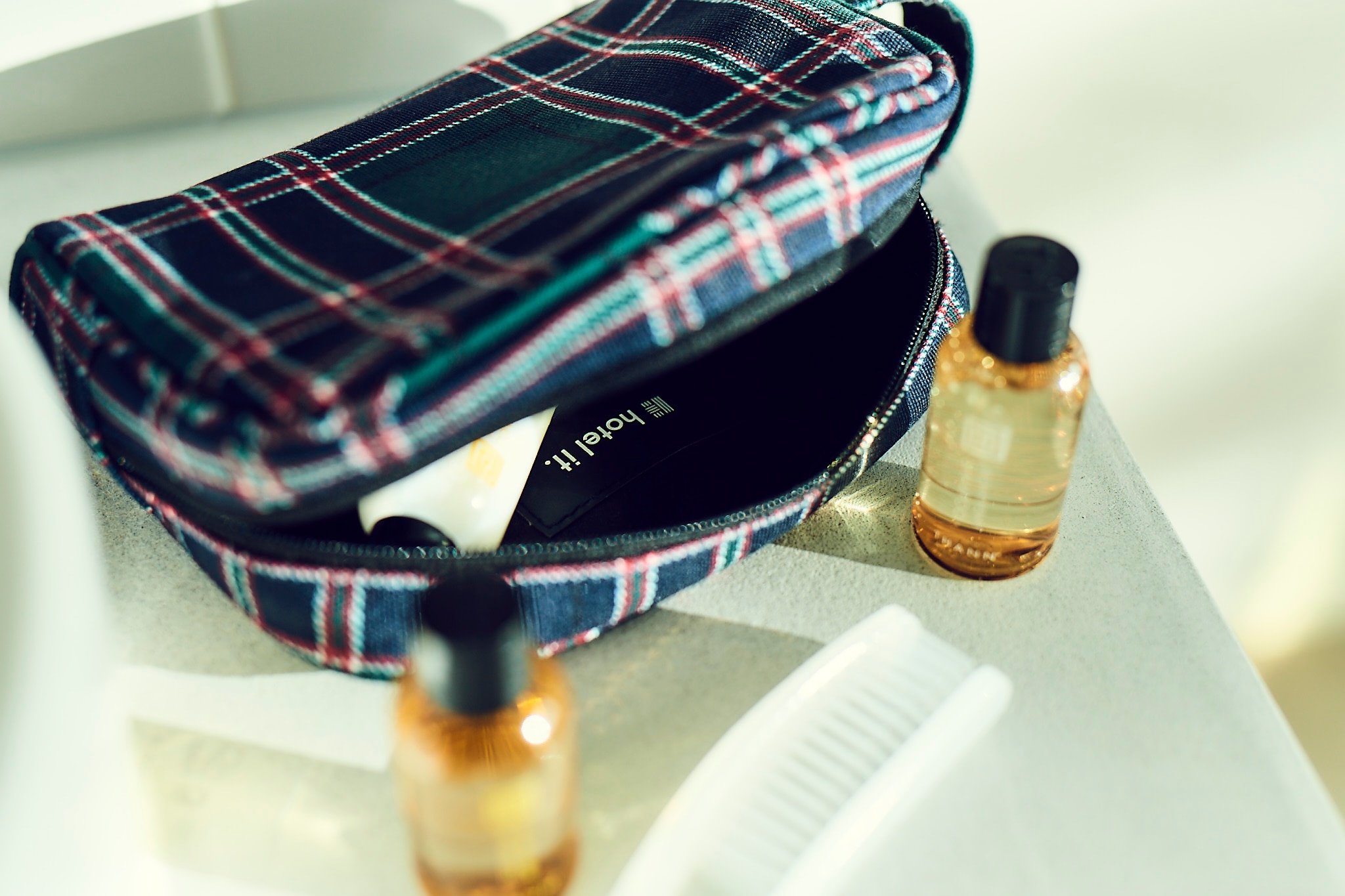 it. Pouch ②
