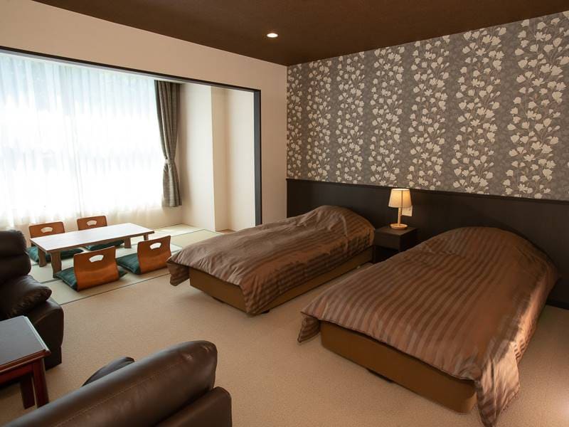 Japanese-Western room (6 tatami mats + twin)