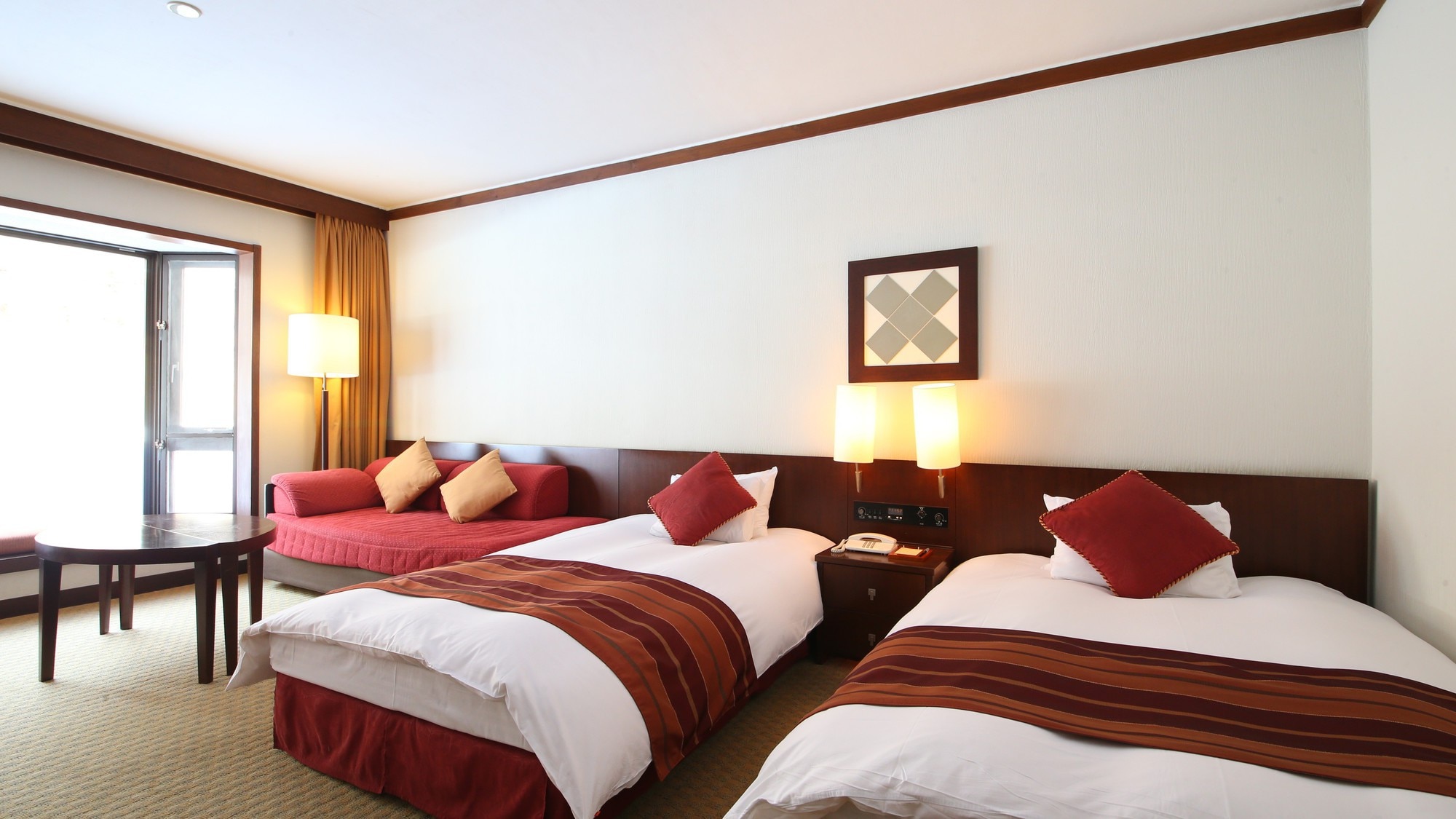 【高级双床房】38平方米的宽敞空间，让您尽享舒适住宿。
