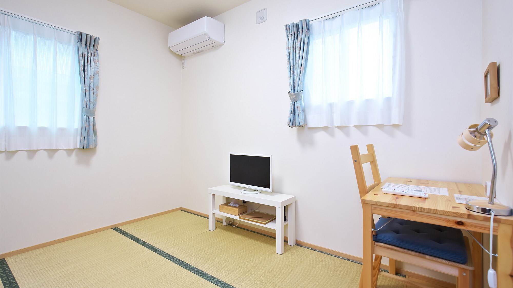 ・ <Japanese-style room 5 tatami mats for 1-2 people only> A room with a desk that is convenient for work