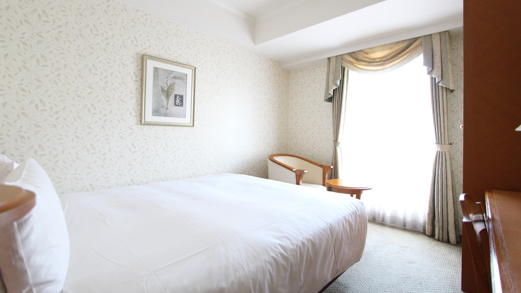 เตียงควีนไซส์ขนาดกลาง [ห้ามสูบบุหรี่]