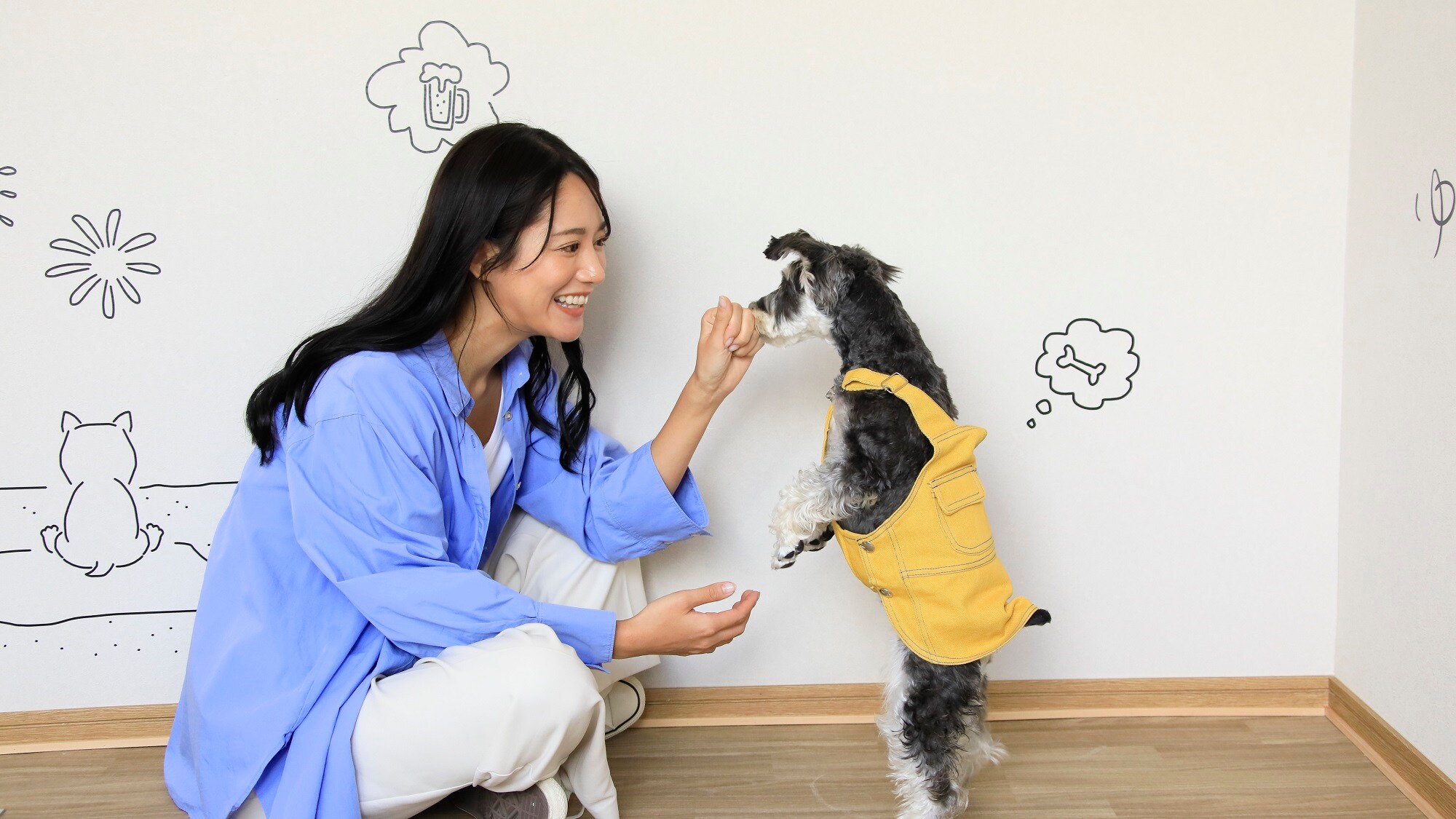 [Điểm chụp ảnh] Chụp ảnh cùng các hình minh họa trên tường.