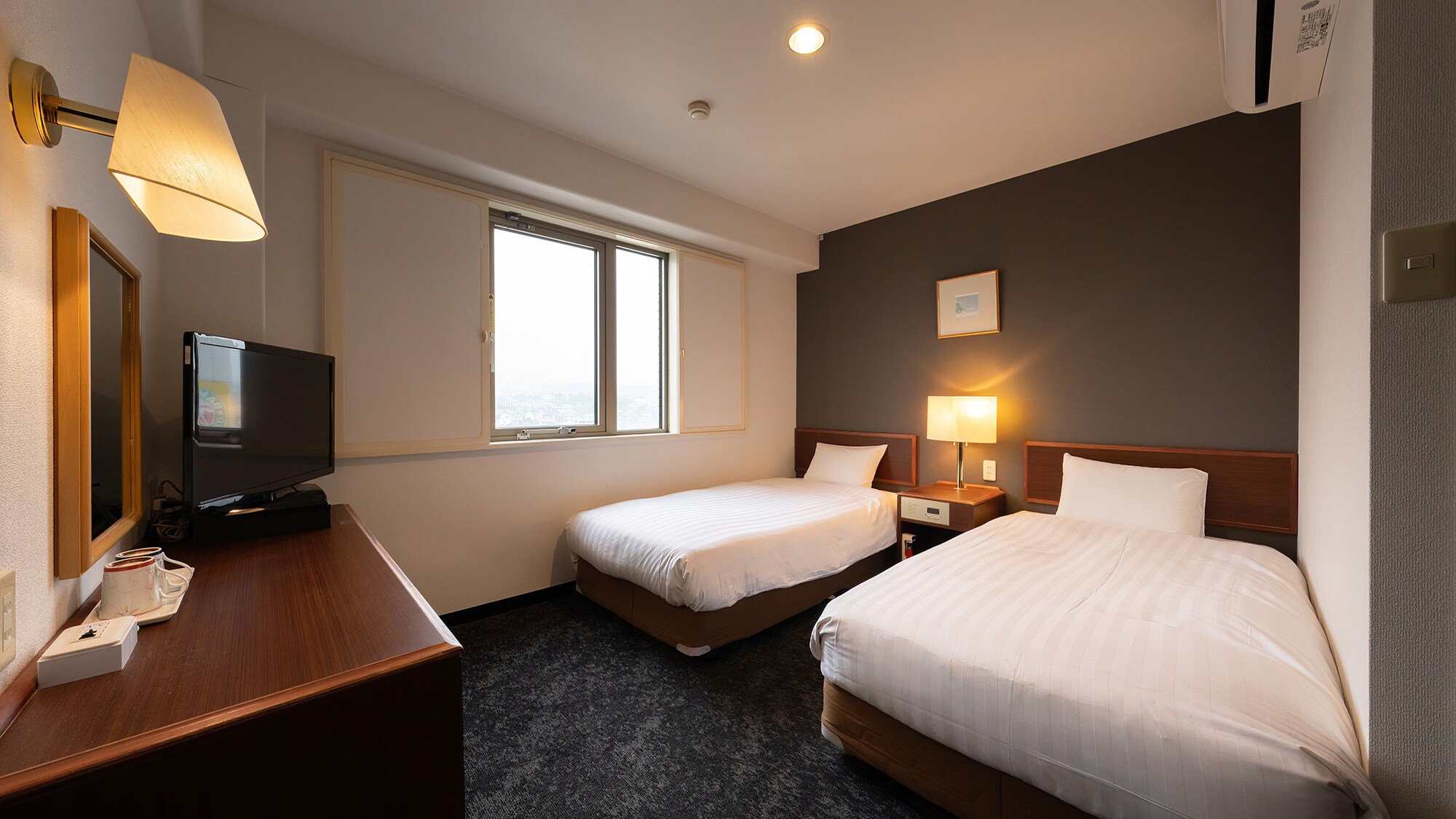 [Twin] A standard space for two people. Each one can have a comfortable rest.