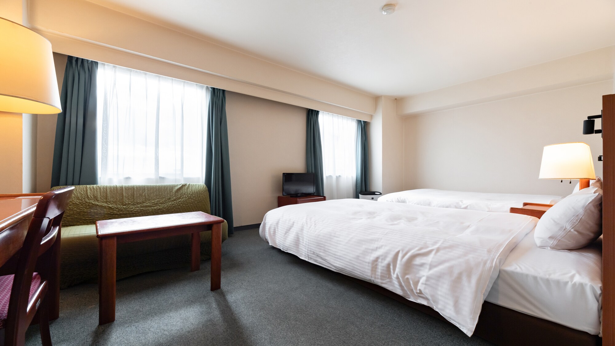 Twin room (semi-double bed x 2)
